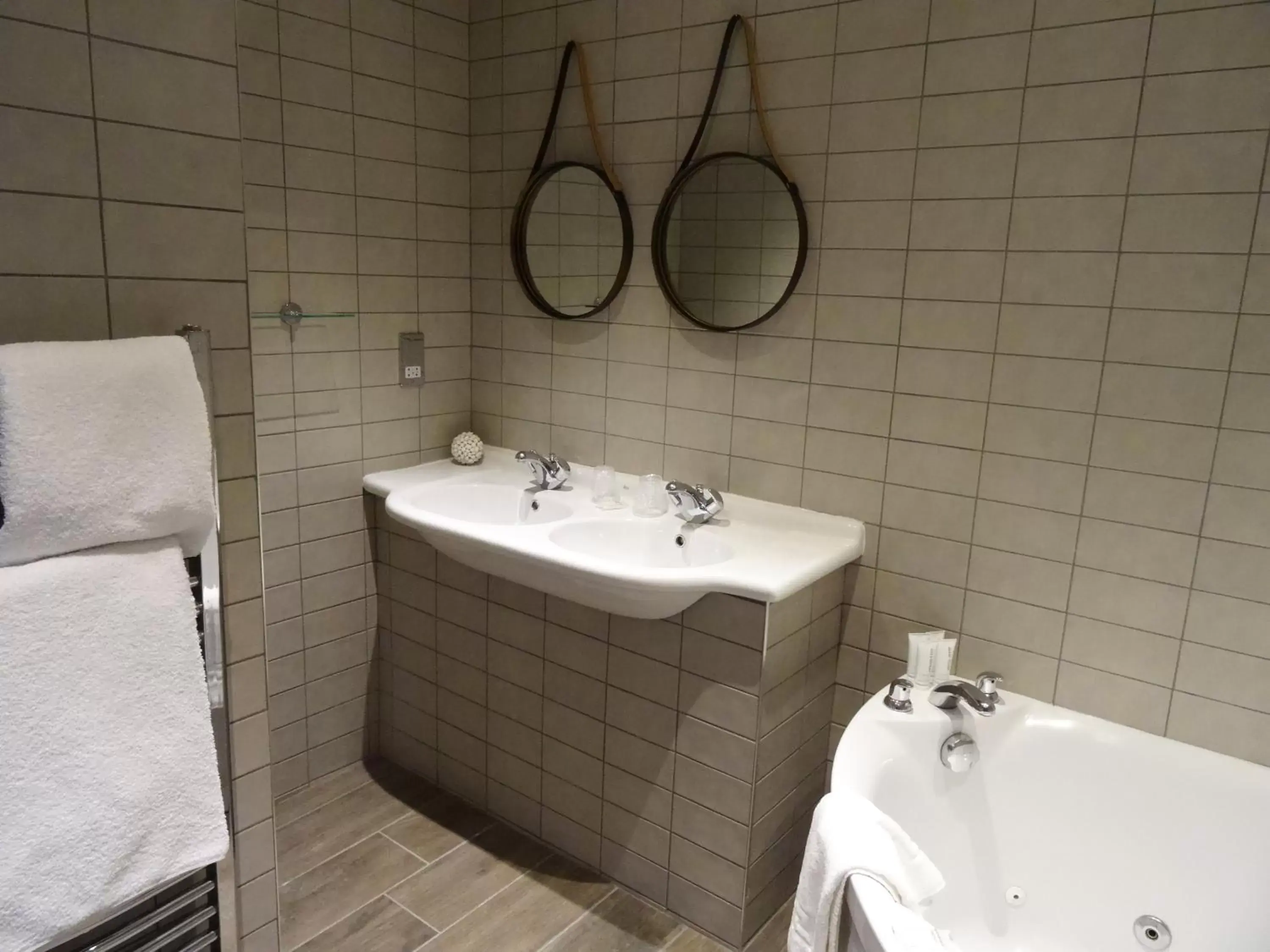 Bathroom in Roker Hotel BW Premier Collection