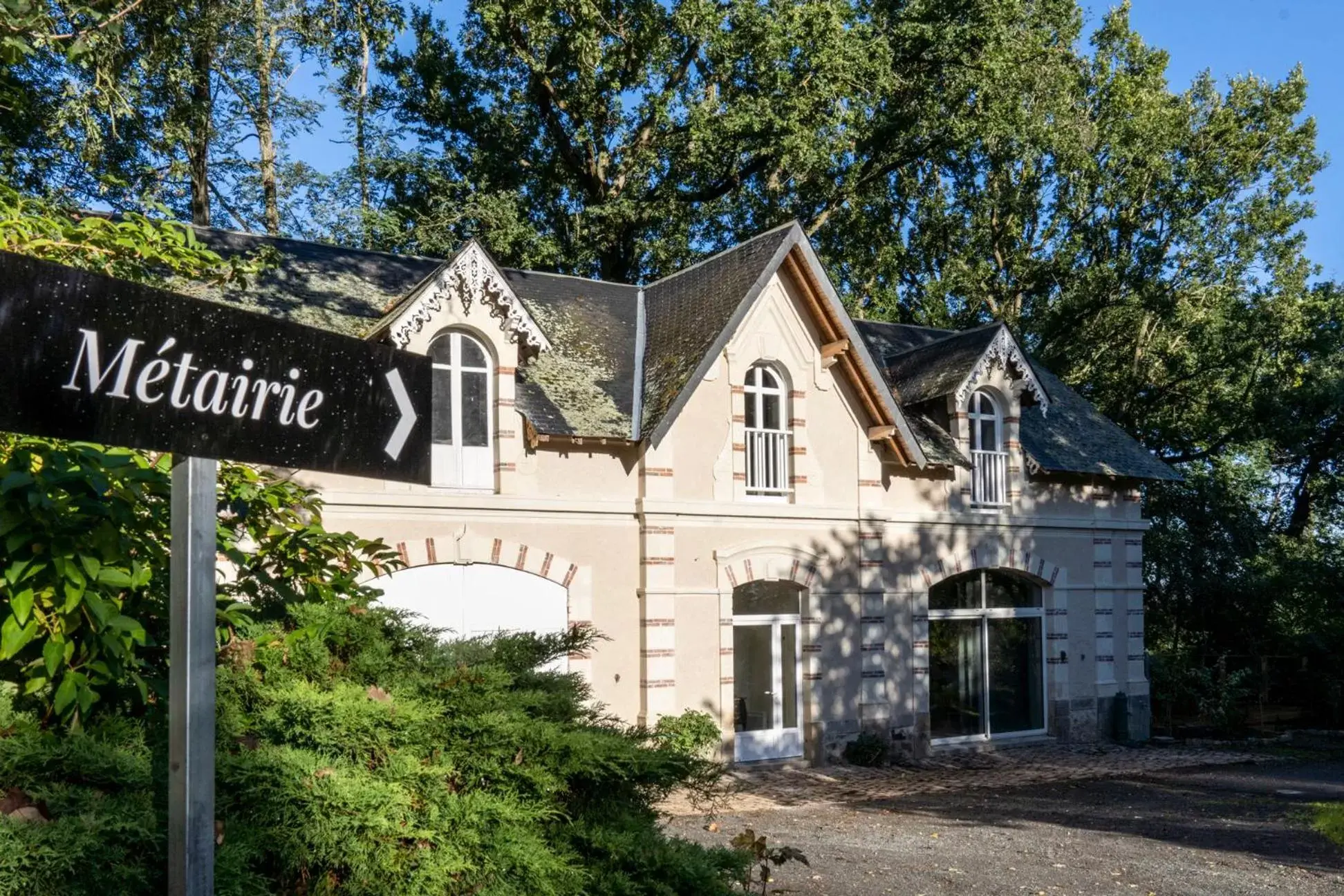 Property Building in Château des Forges par Slow Village