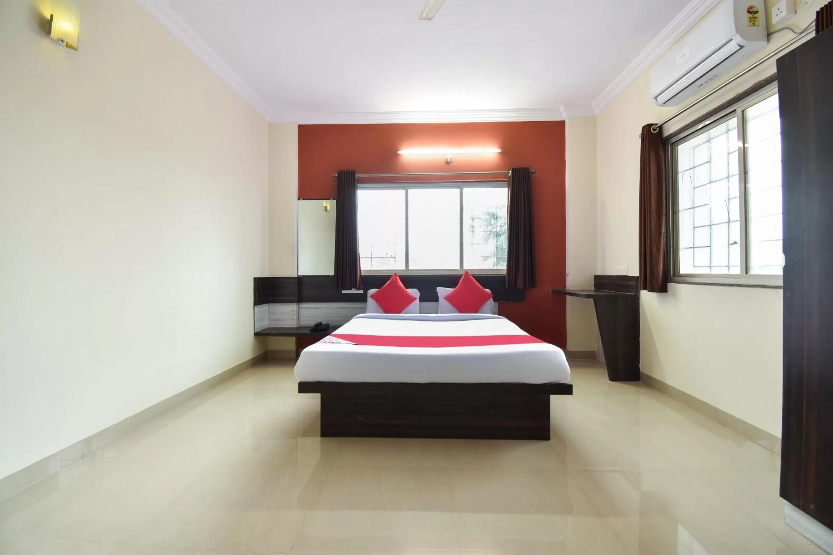 Bedroom, Bed in OYO Flagship 43302 Hotel Sargam