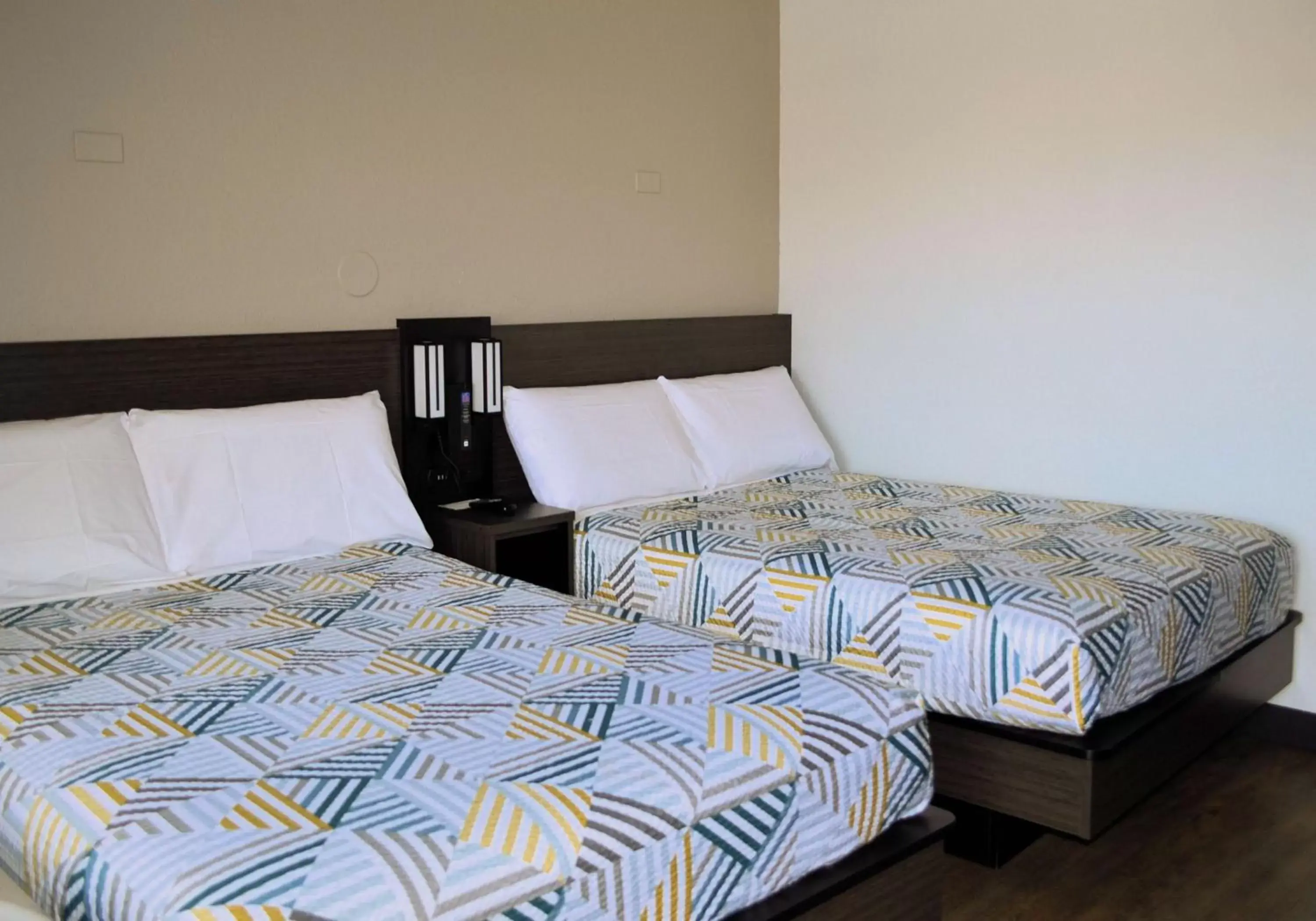 Bedroom, Bed in Motel 6-Reno, NV - Livestock Events Center