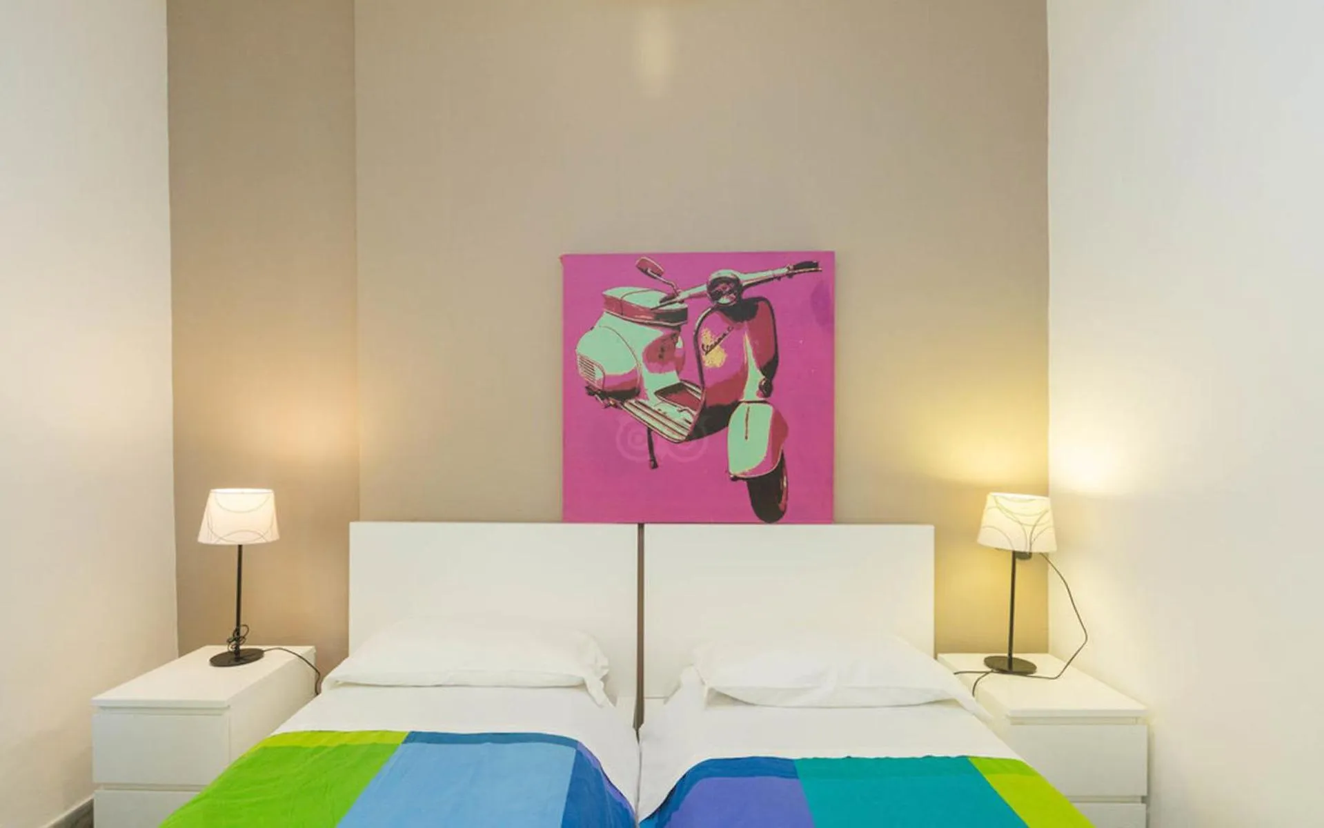 Twin Room with Private Bathroom in Hostel of the Sun