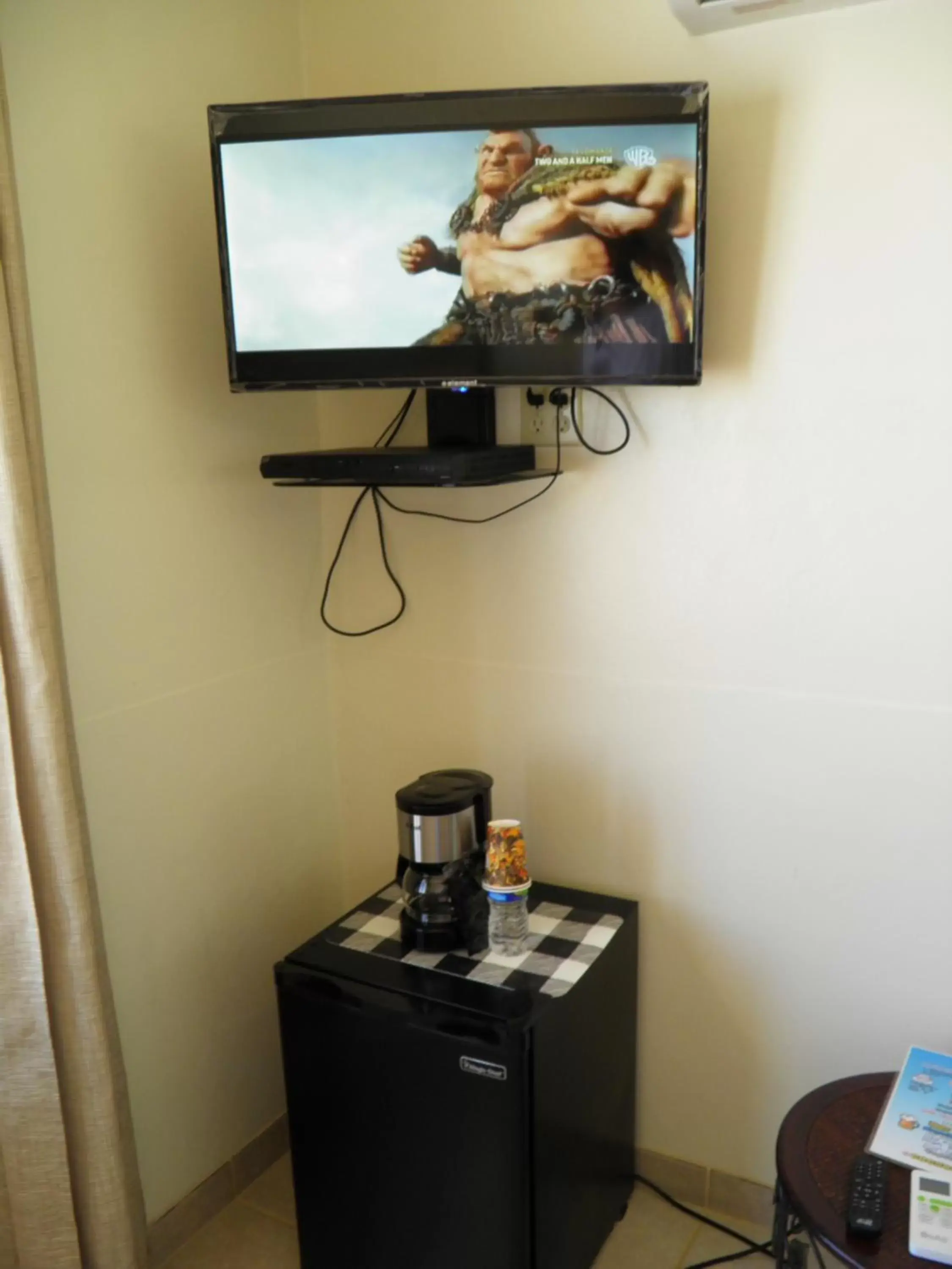 TV and multimedia, TV/Entertainment Center in #52 Bungalow Seaside Hotel & Victors RV Park