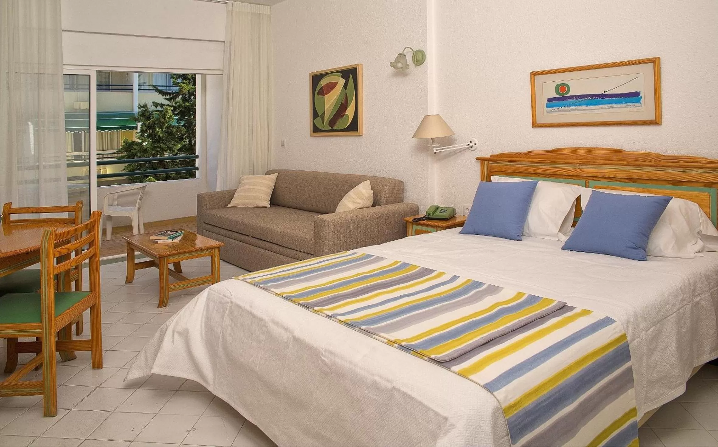 Bedroom, Bed in Ourabay Hotel Apartamento - Art & Holidays