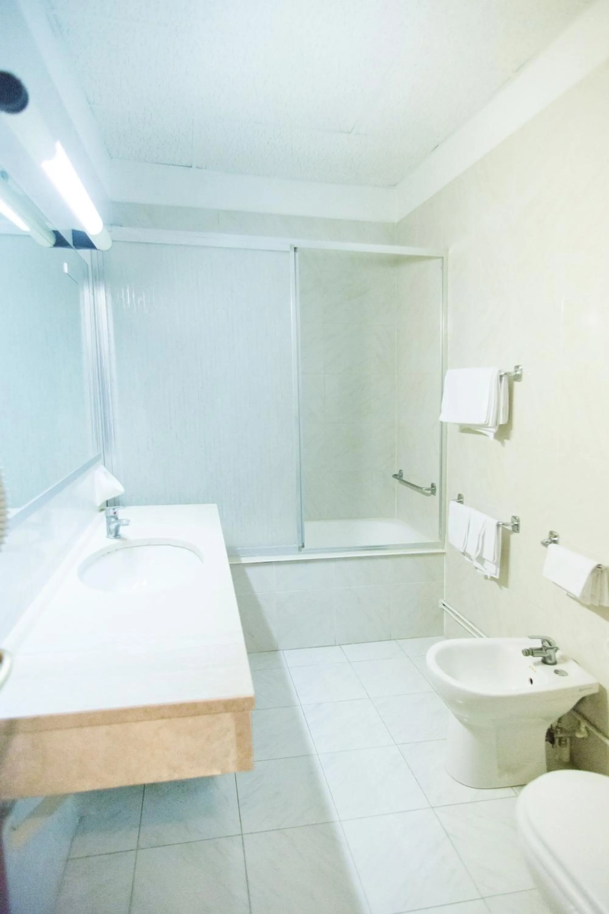 Shower in Hotel Europa