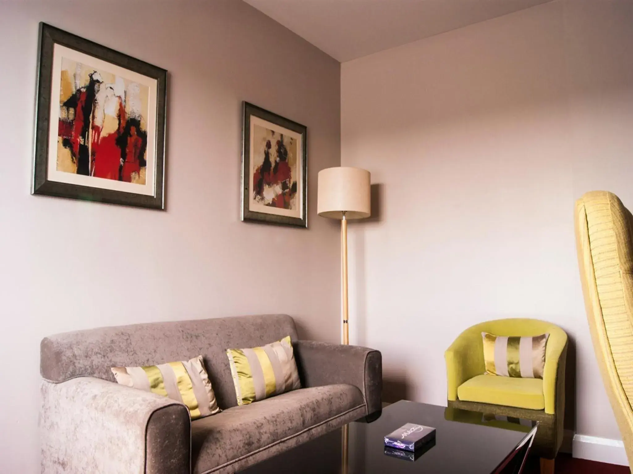 Living room, Seating Area in City Hotel