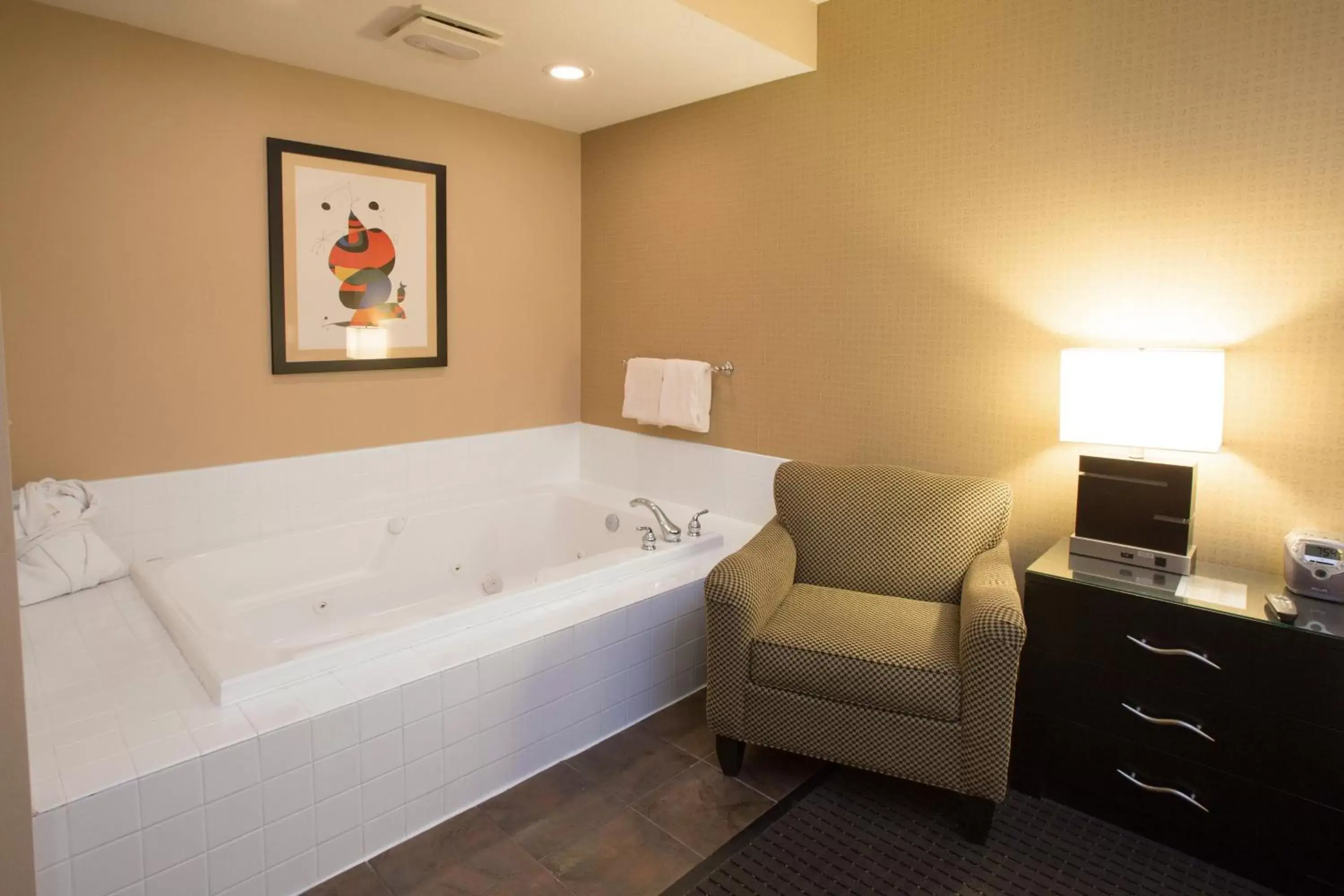 Bedroom in Holiday Inn St. Paul Northeast - Lake Elmo, an IHG Hotel