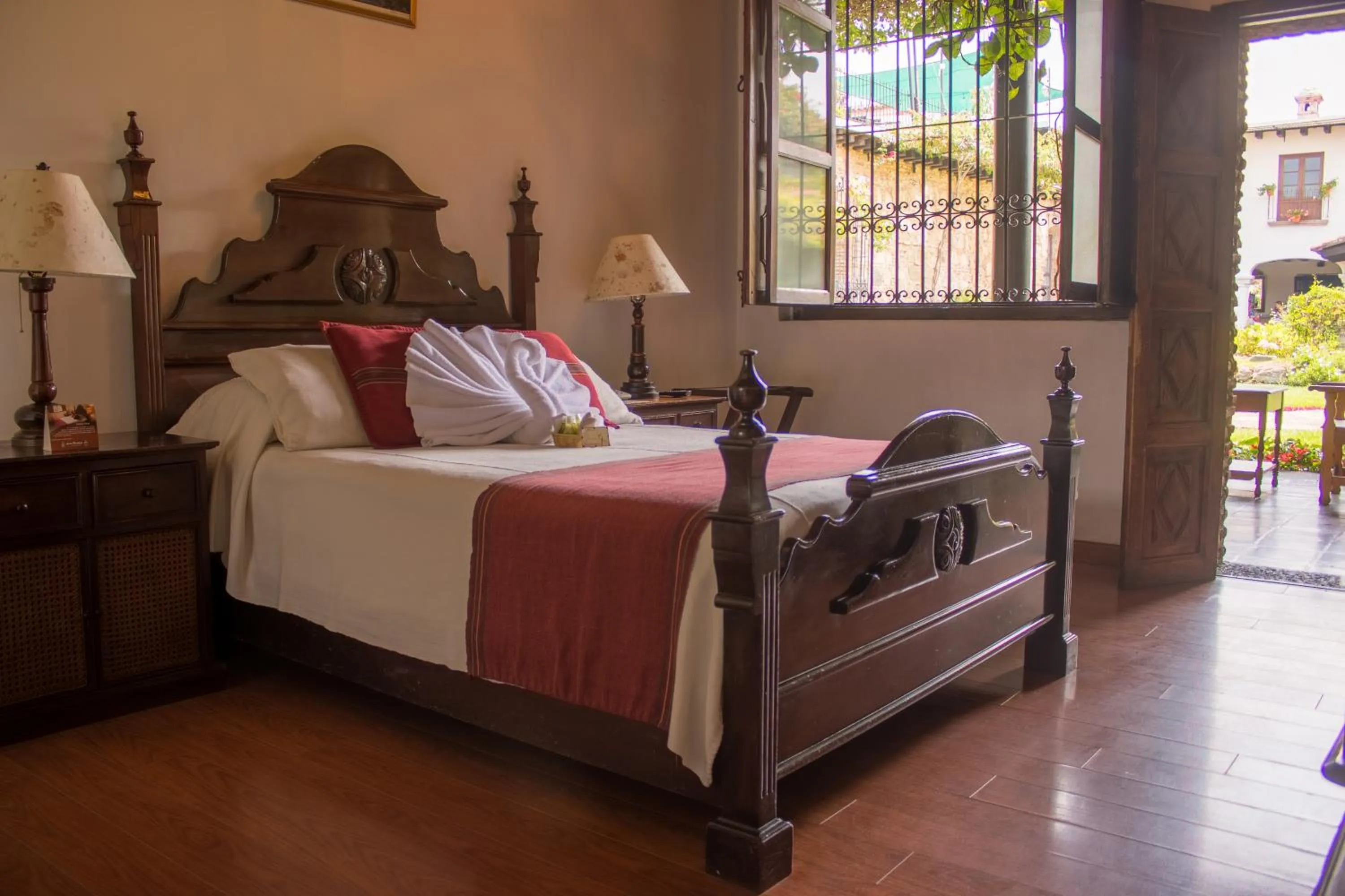 Bed in Hotel Posada de Don Rodrigo Antigua
