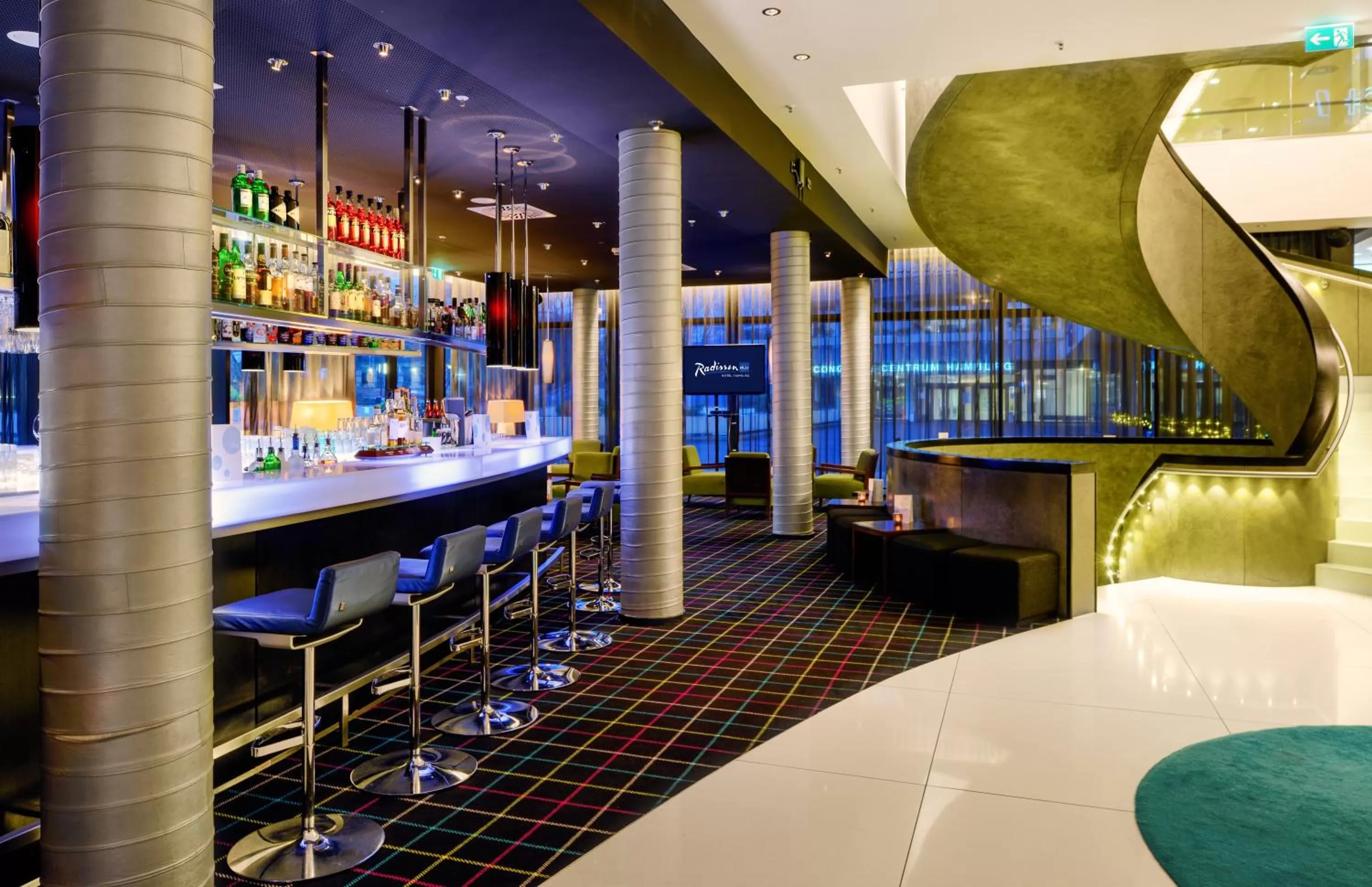 Lounge or bar in Radisson Blu Hotel, Hamburg