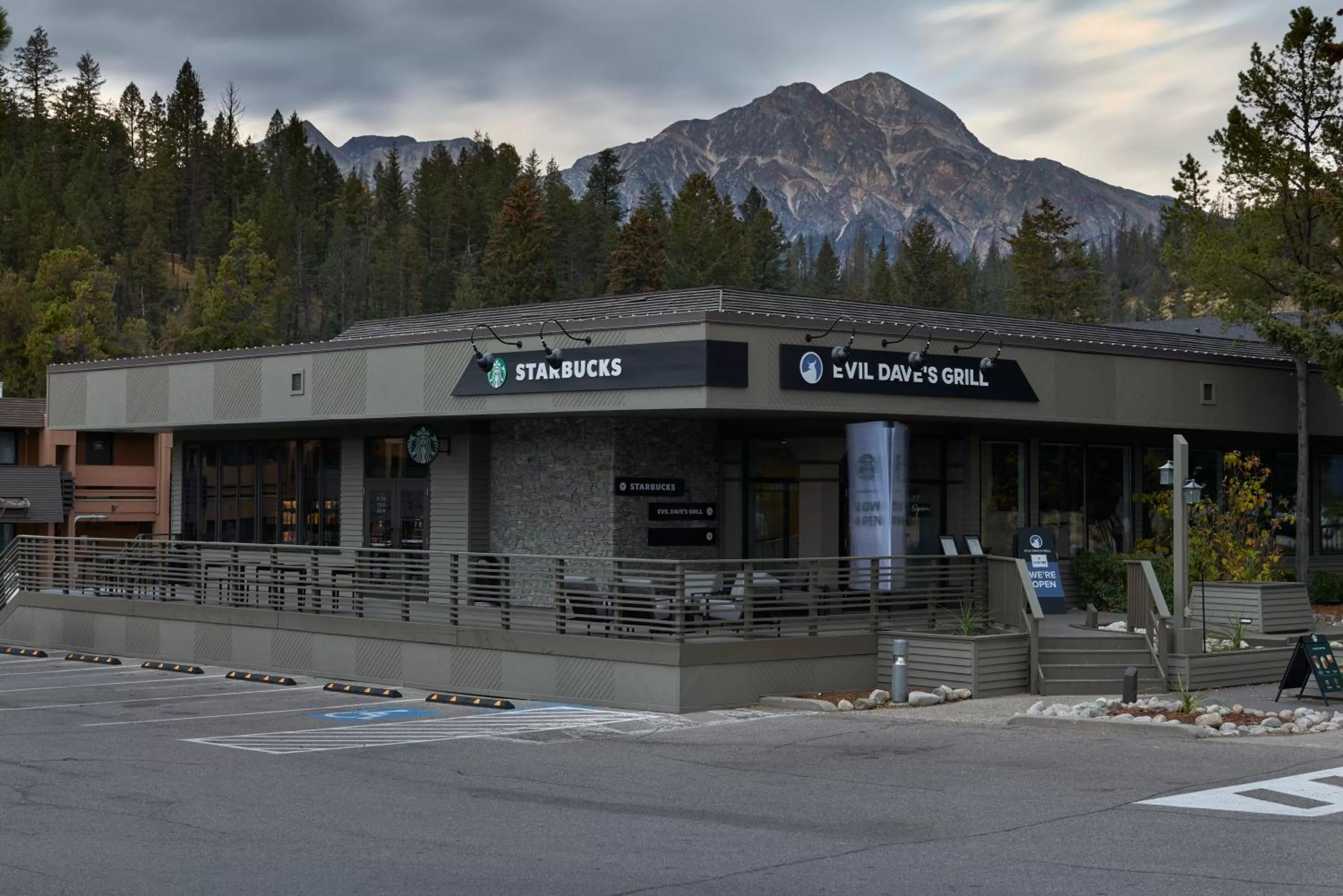 Restaurant/places to eat in Marmot Lodge Jasper