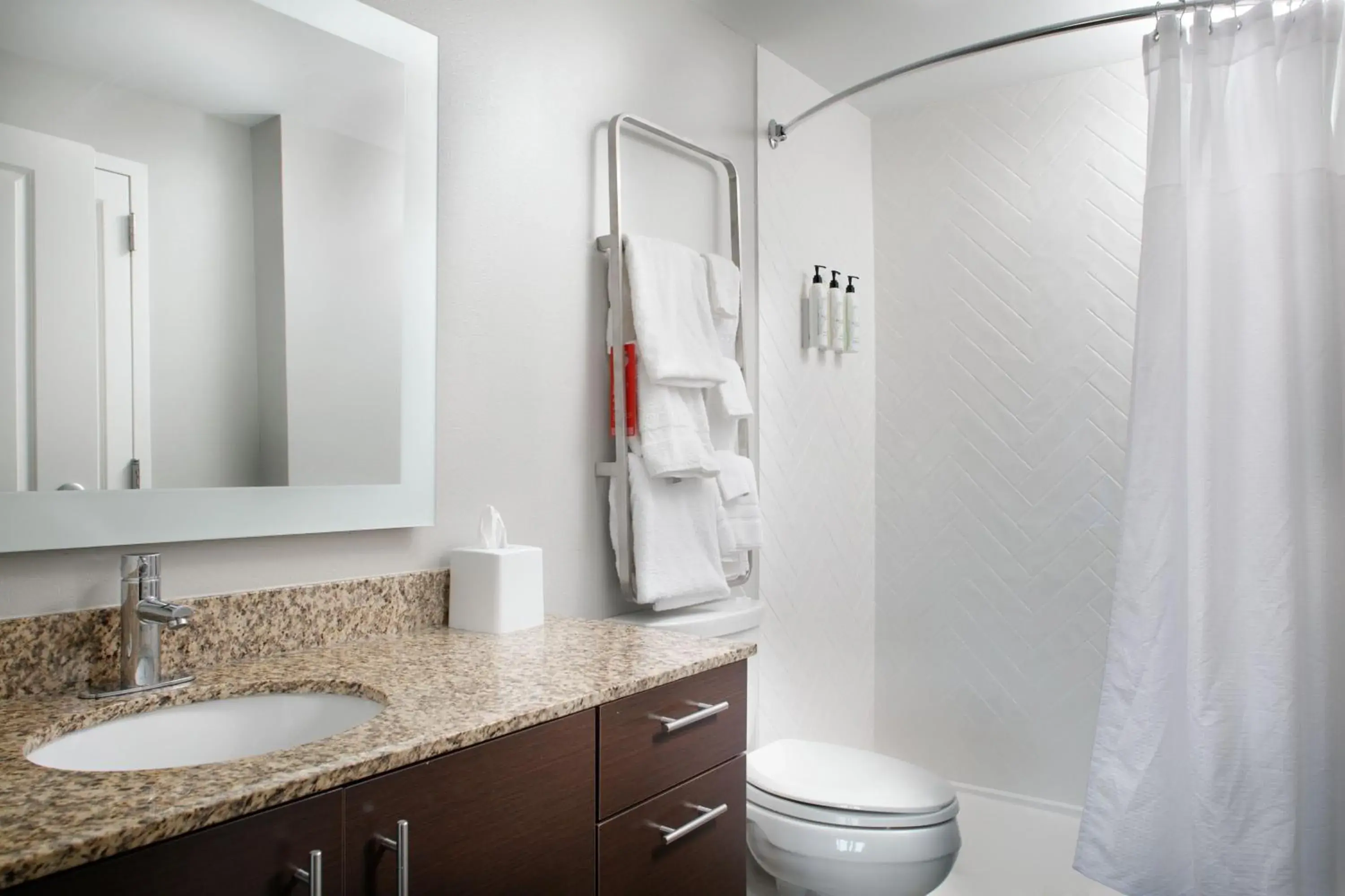 Bathroom in TownePlace Suites by Marriott Savannah Airport