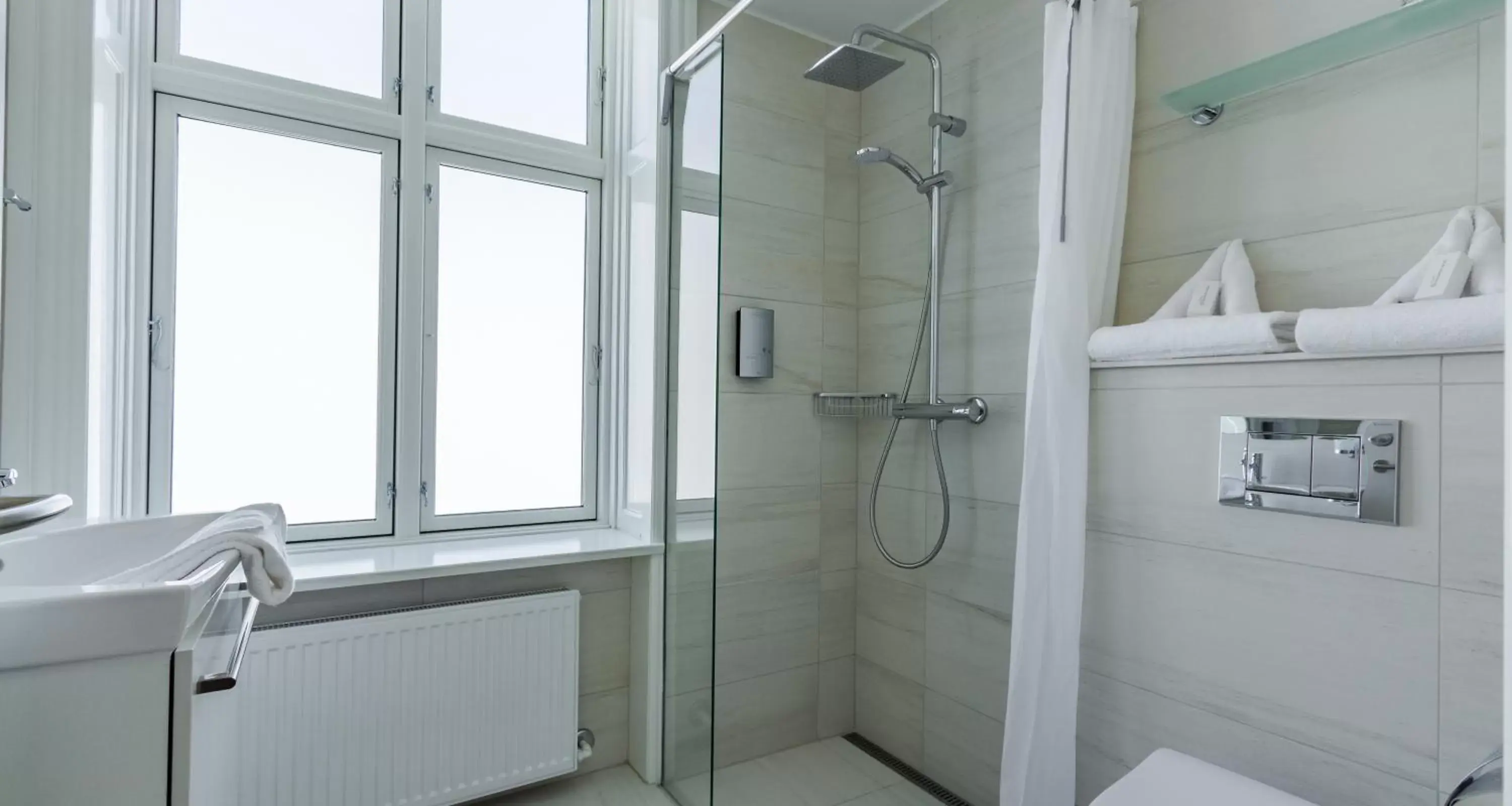 Shower, Bathroom in Best Western Hotel Hebron