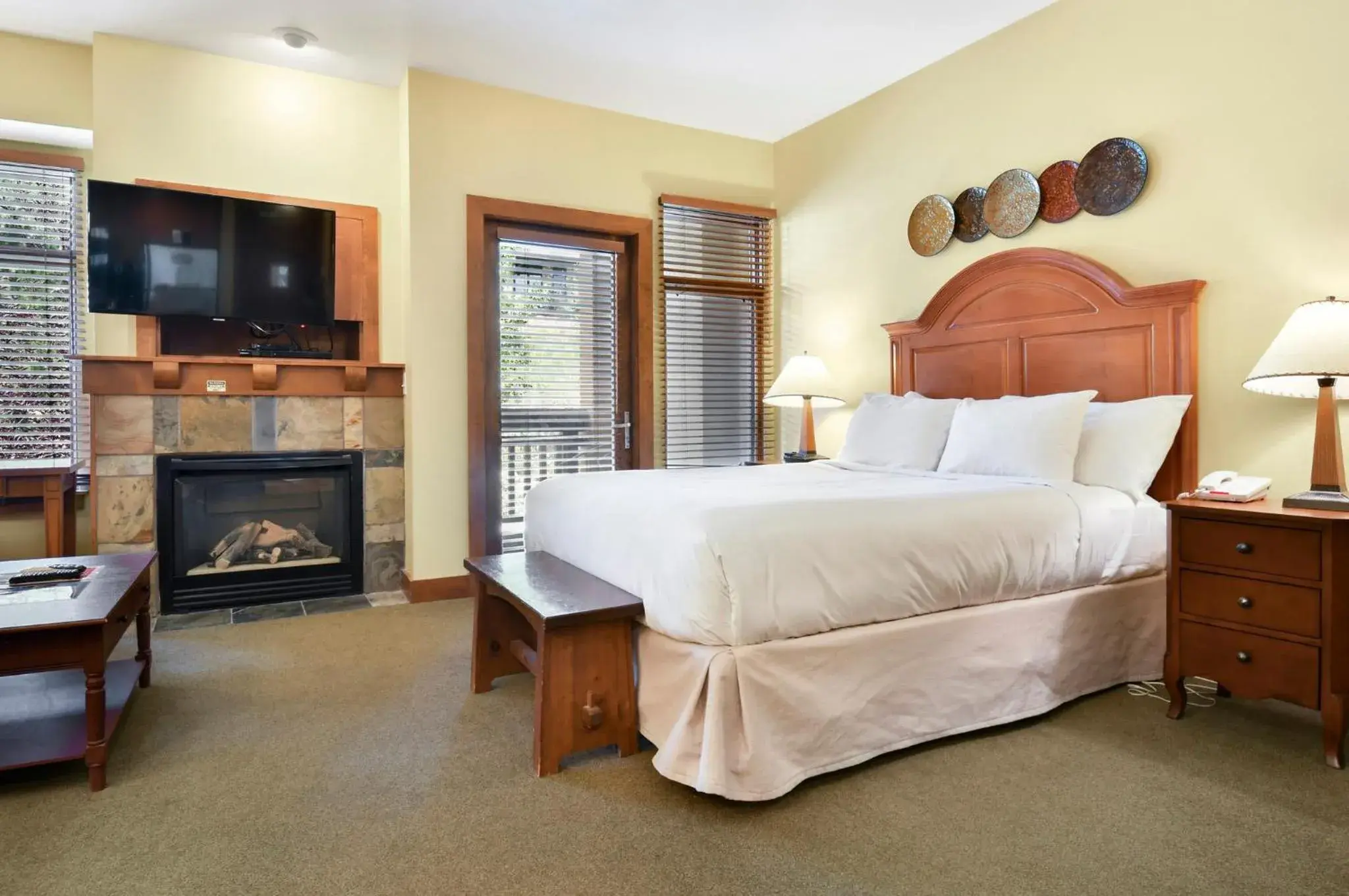 Photo of the whole room, Bed in Sundial Lodge Park City - Canyons Village