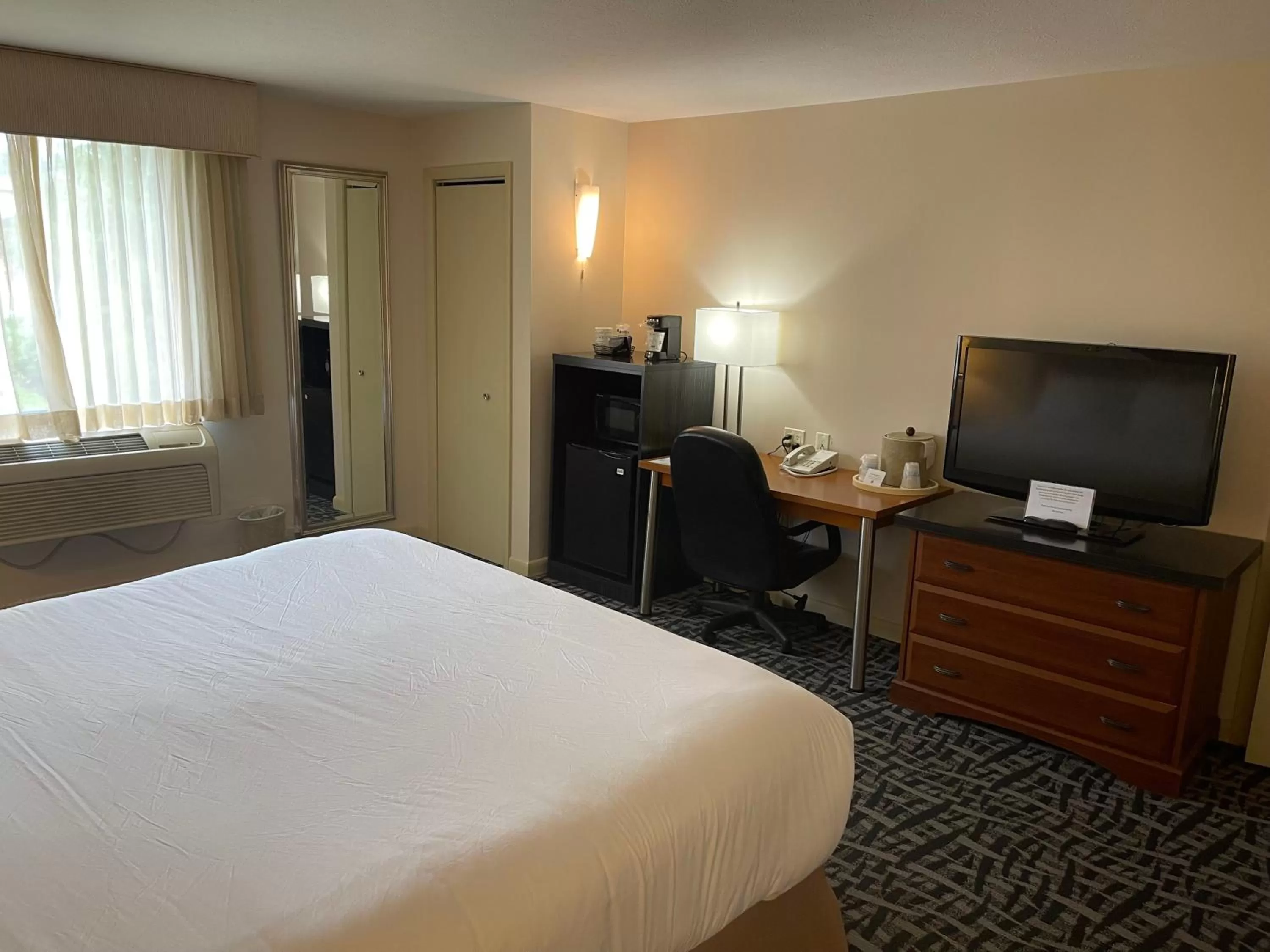 Guests, Bed in Best Western DuBois Hotel