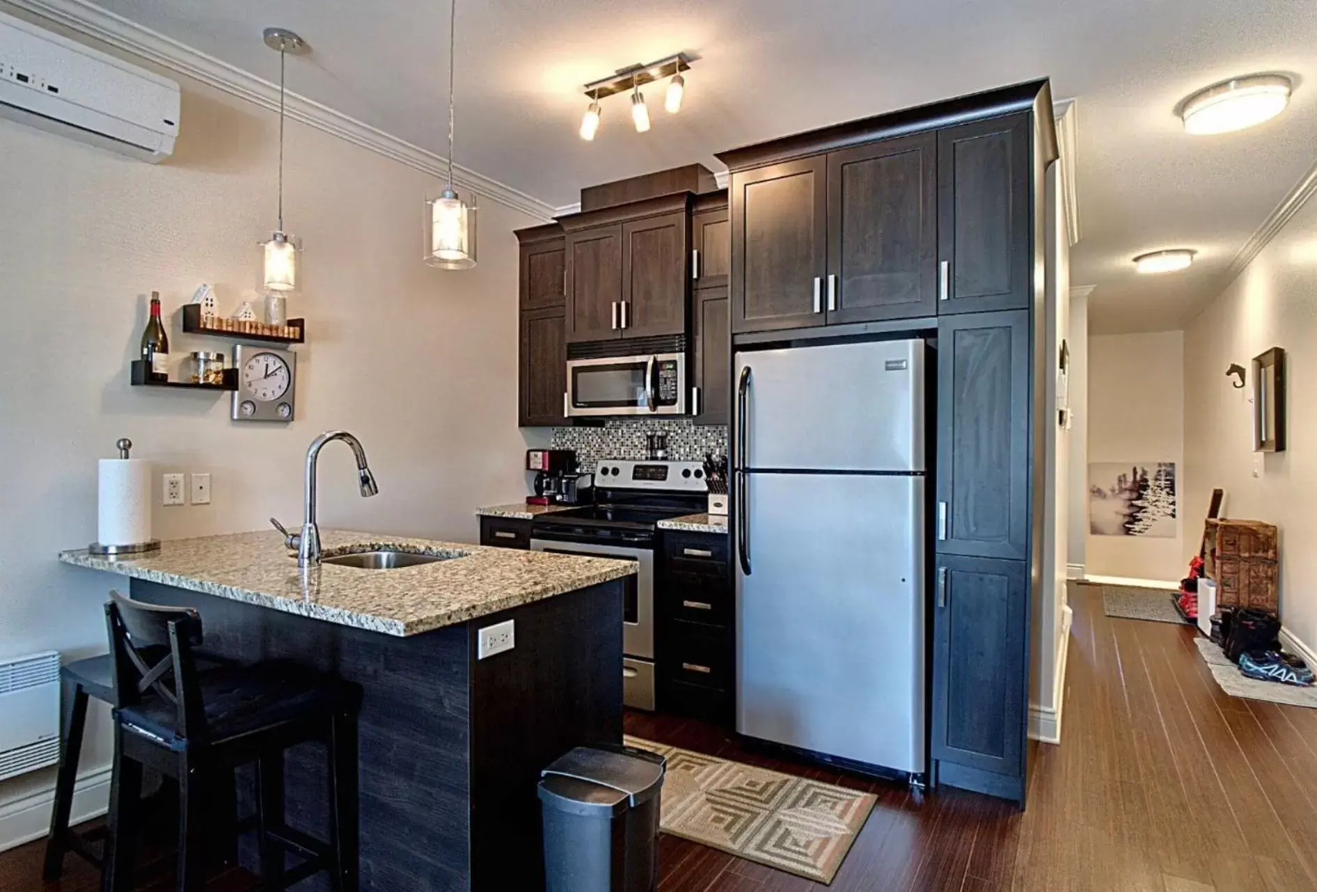 Kitchen or kitchenette, Kitchen/Kitchenette in Le Champlain Condo-Hôtel