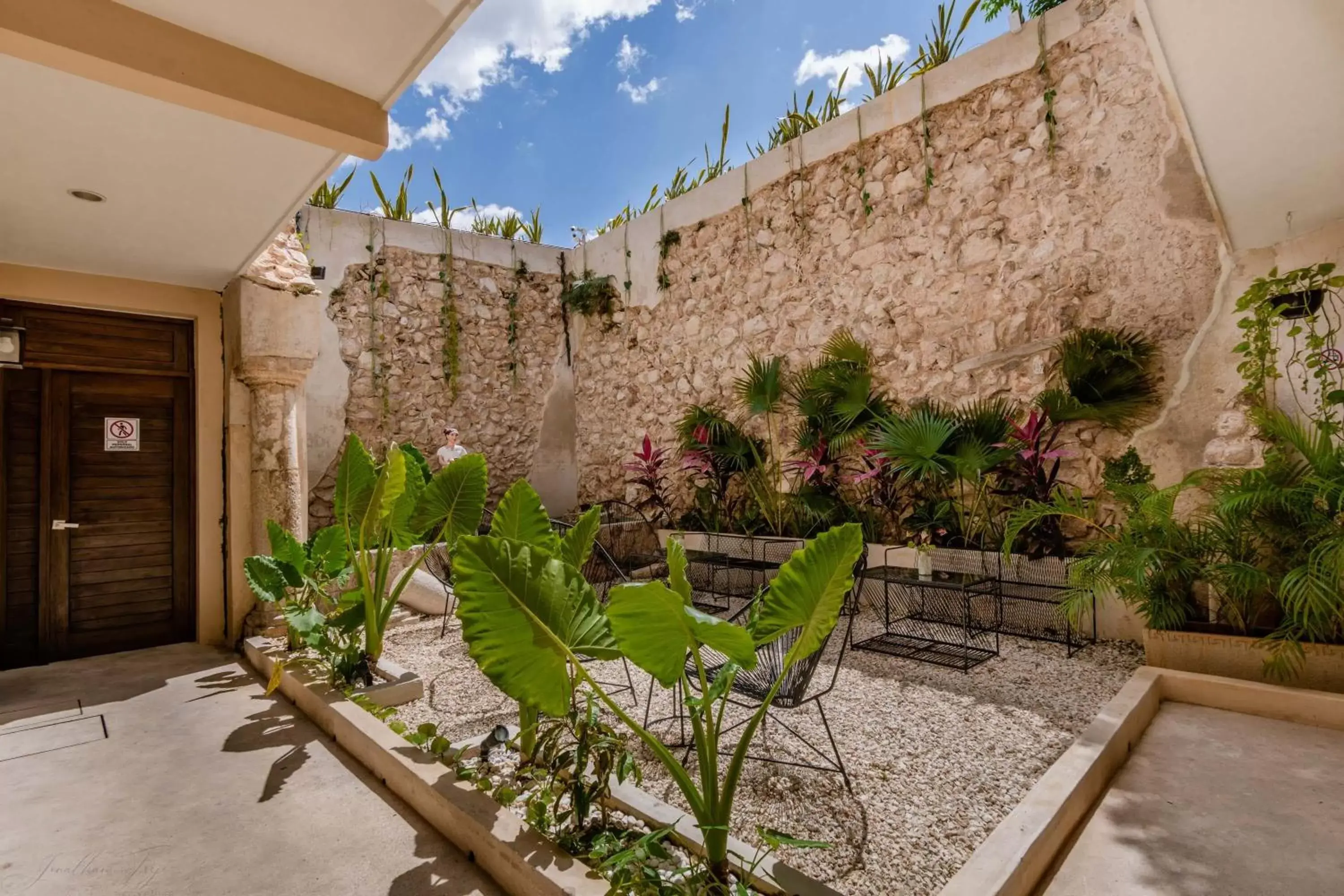 Patio in Hotel Colonial Zaci by GuruHotel