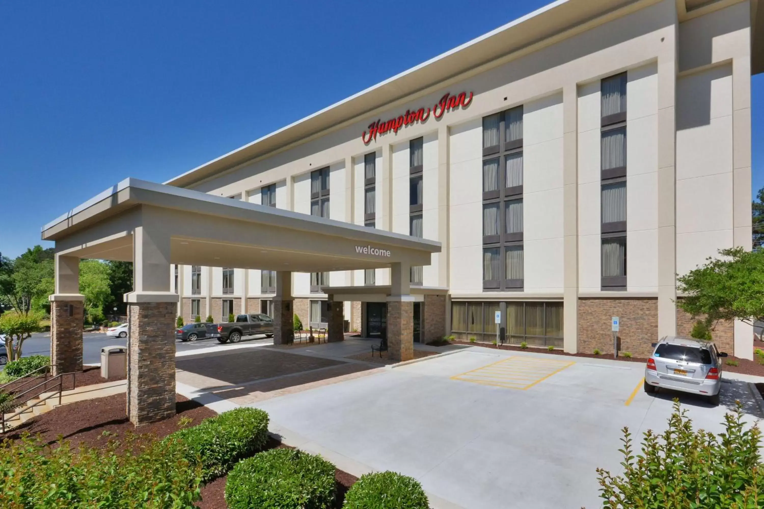 Property Building in Hampton Inn Charlotte North Lake Norman