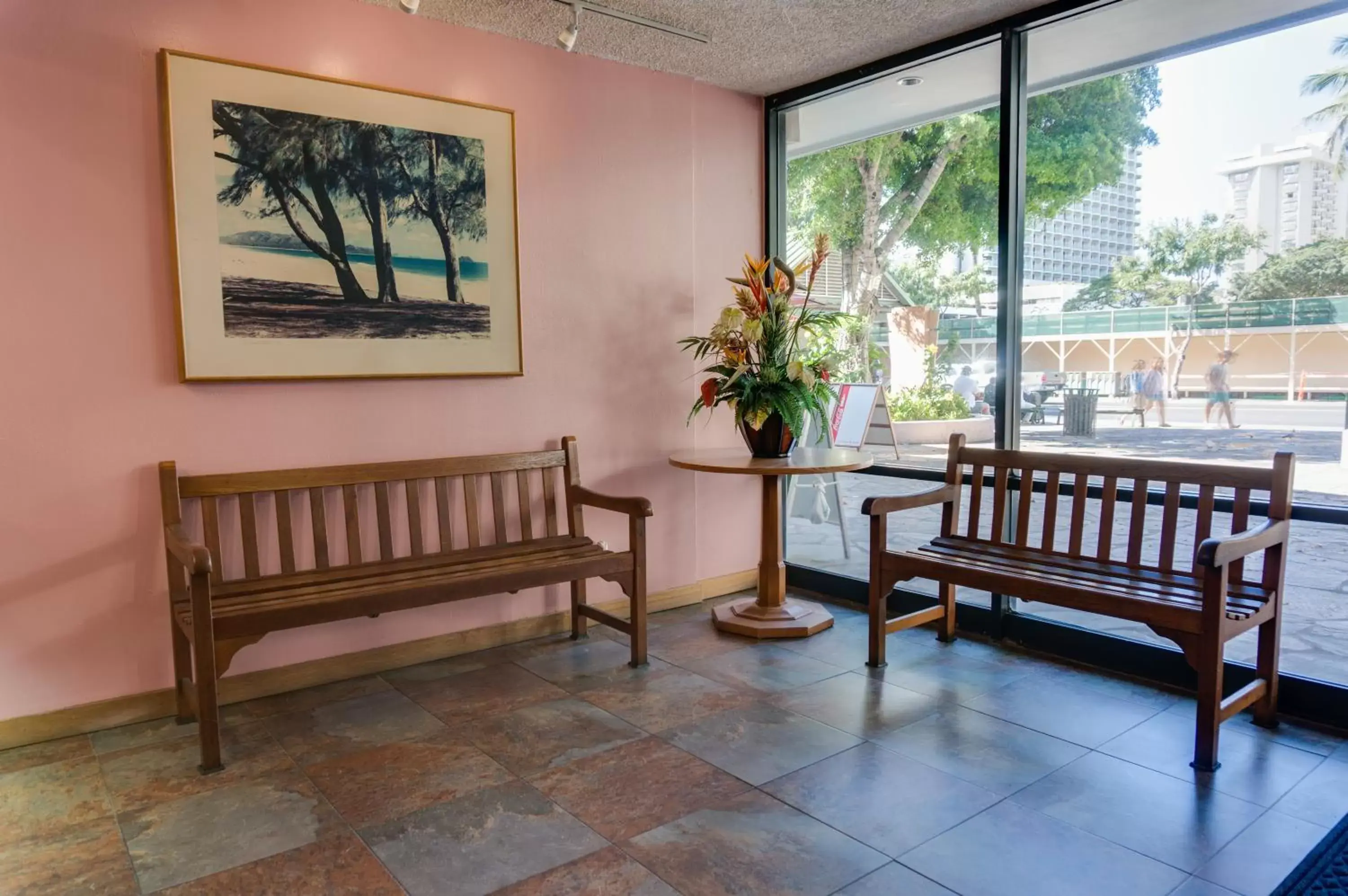 Lobby or reception in Kuhio Banyan Hotel (with Kitchenettes)