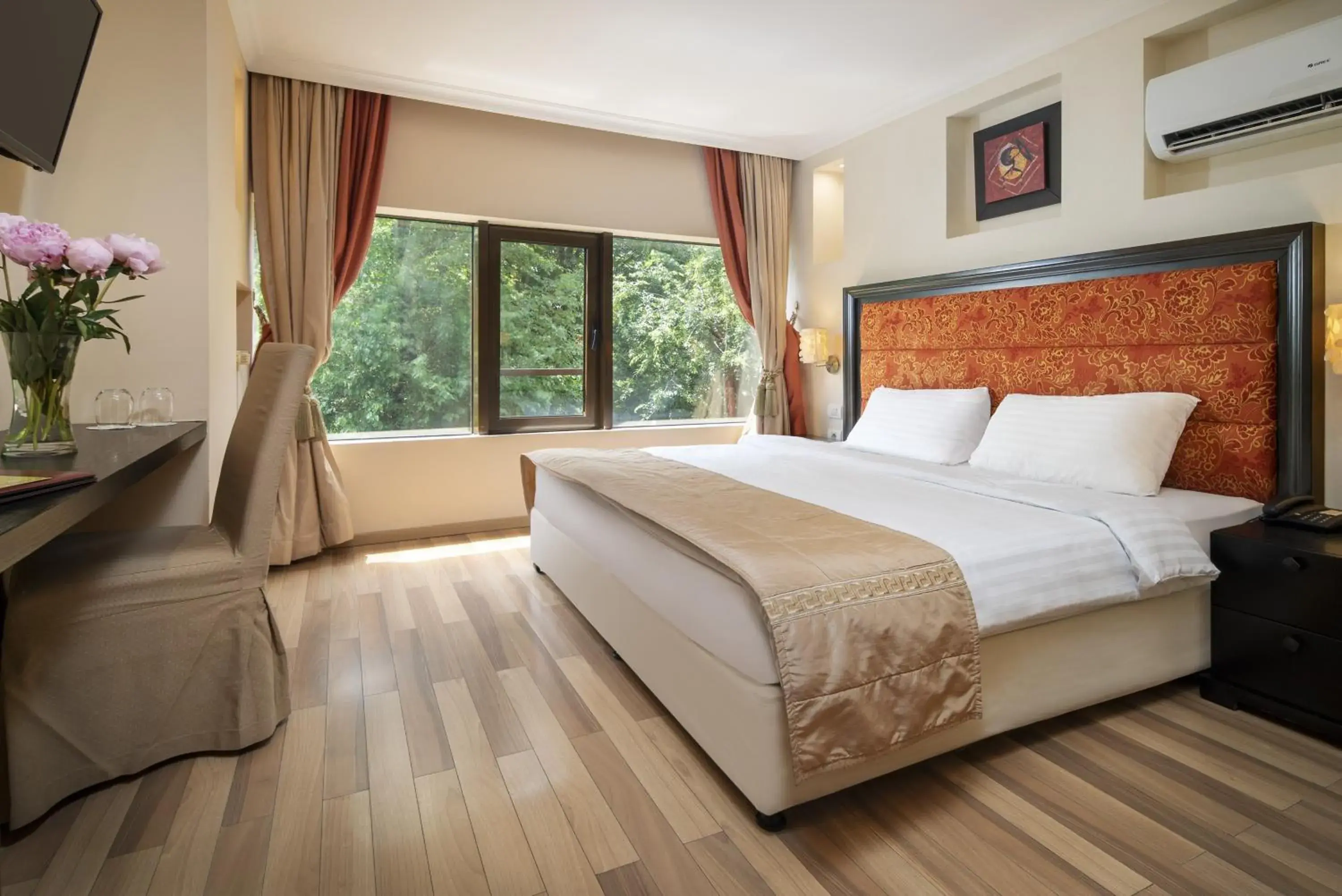 Photo of the whole room, Bed in MOXA Bucharest Boutique Hotel