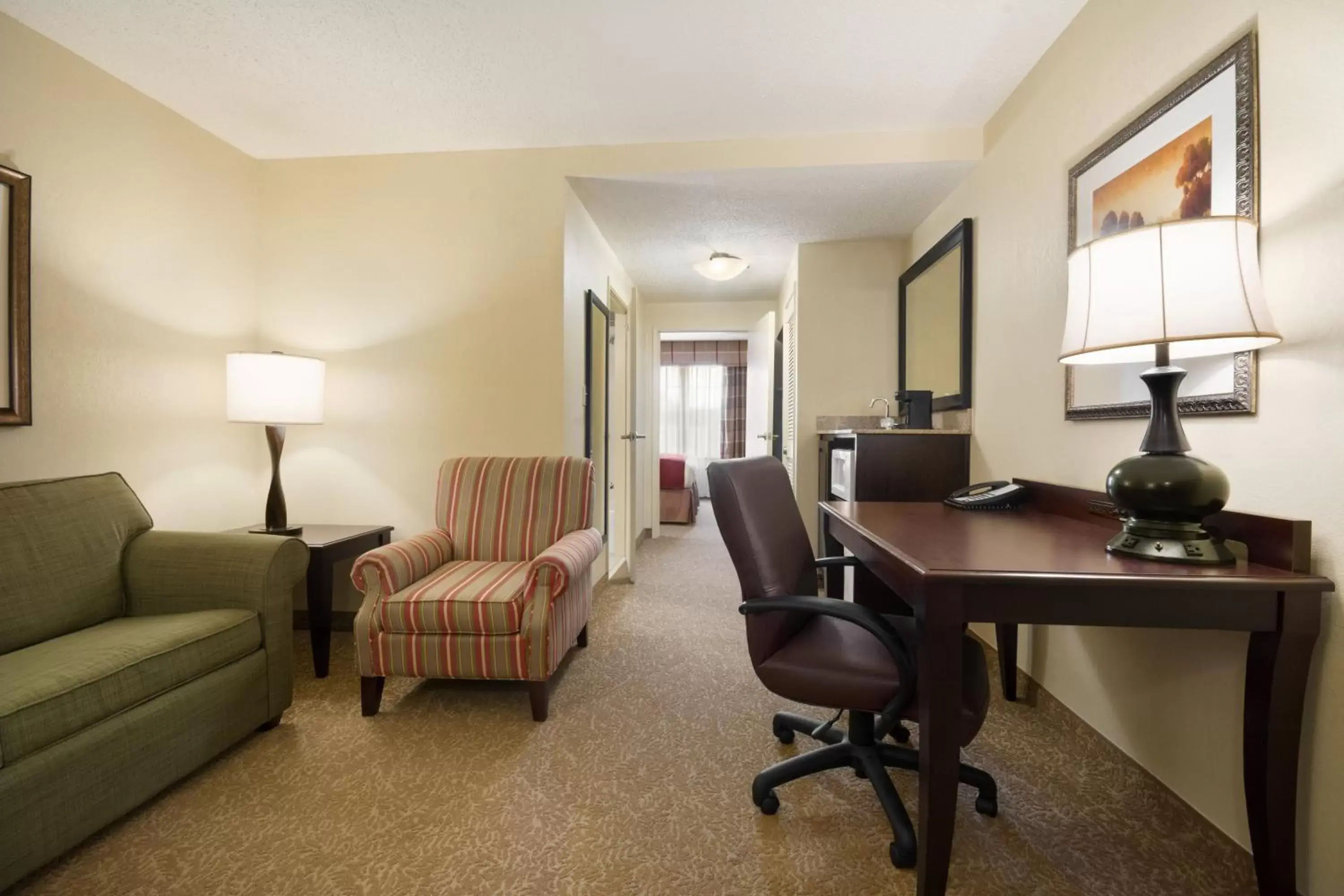 Photo of the whole room, Seating Area in Country Inn & Suites by Radisson, Norcross, GA