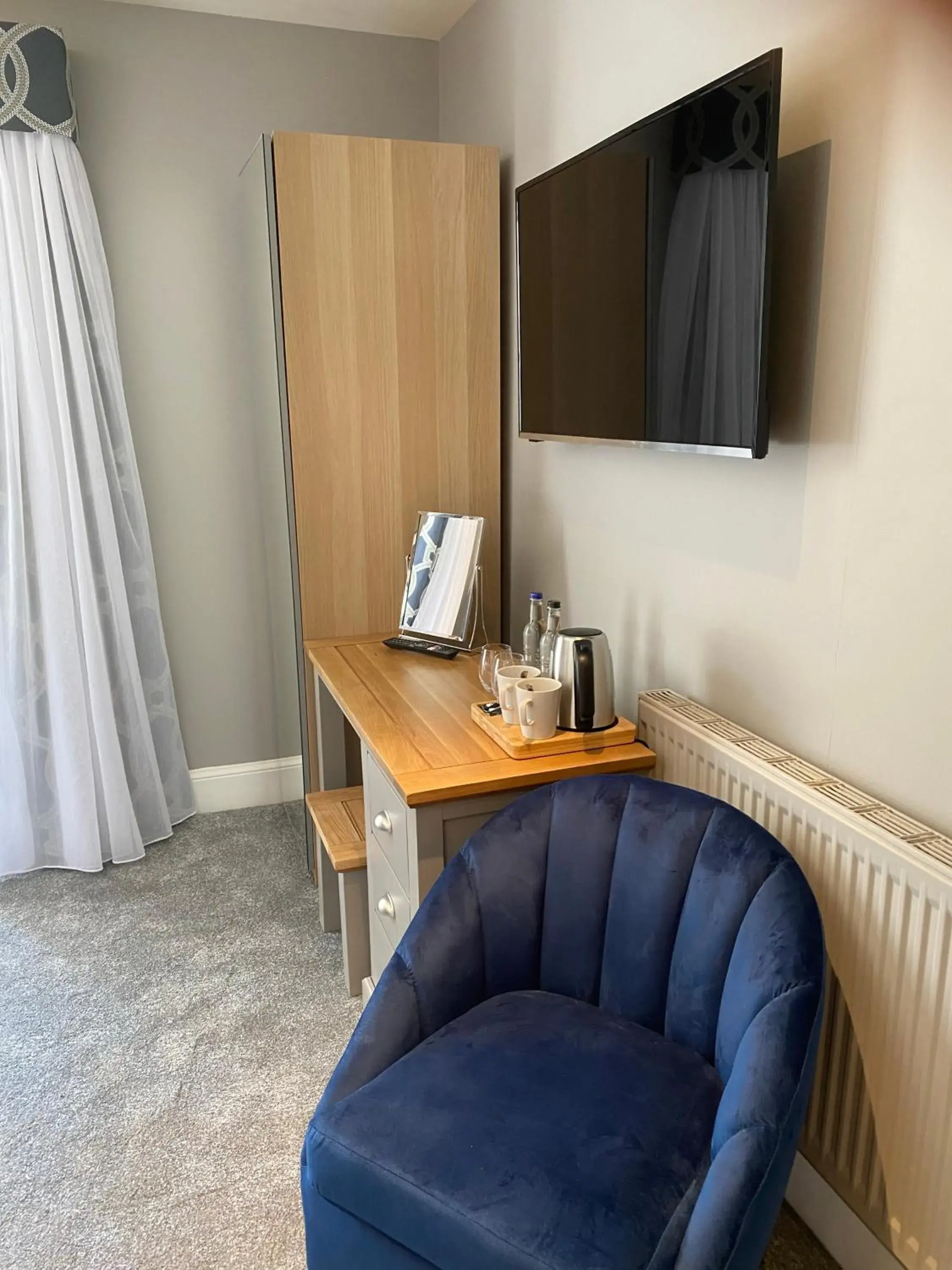 Seating area, TV/Entertainment Center in Aberdunant Hall Country Hotel