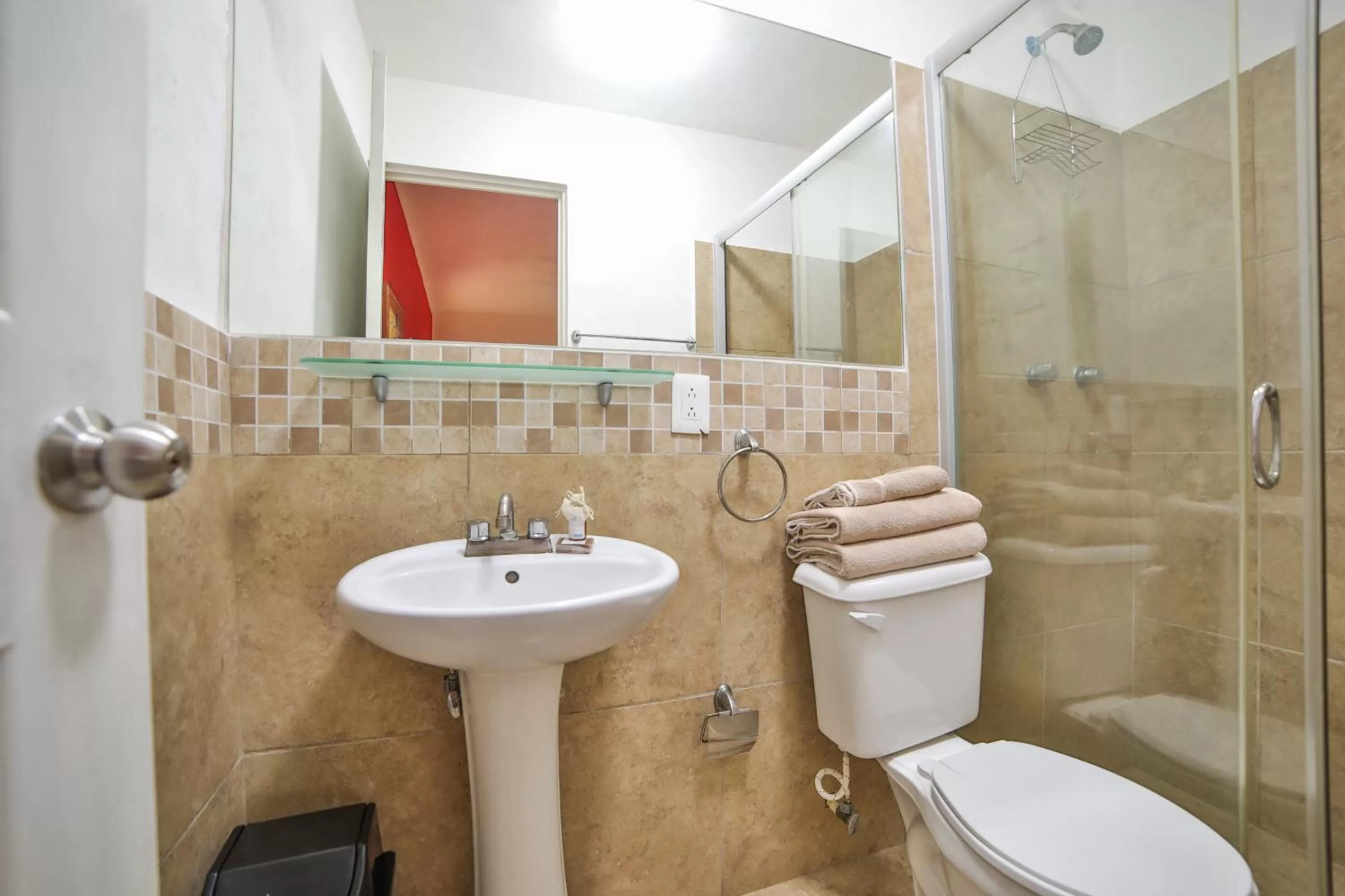 Shower, Bathroom in 5ta AVENIDA Alma y Mar APART HOTEL by BFH