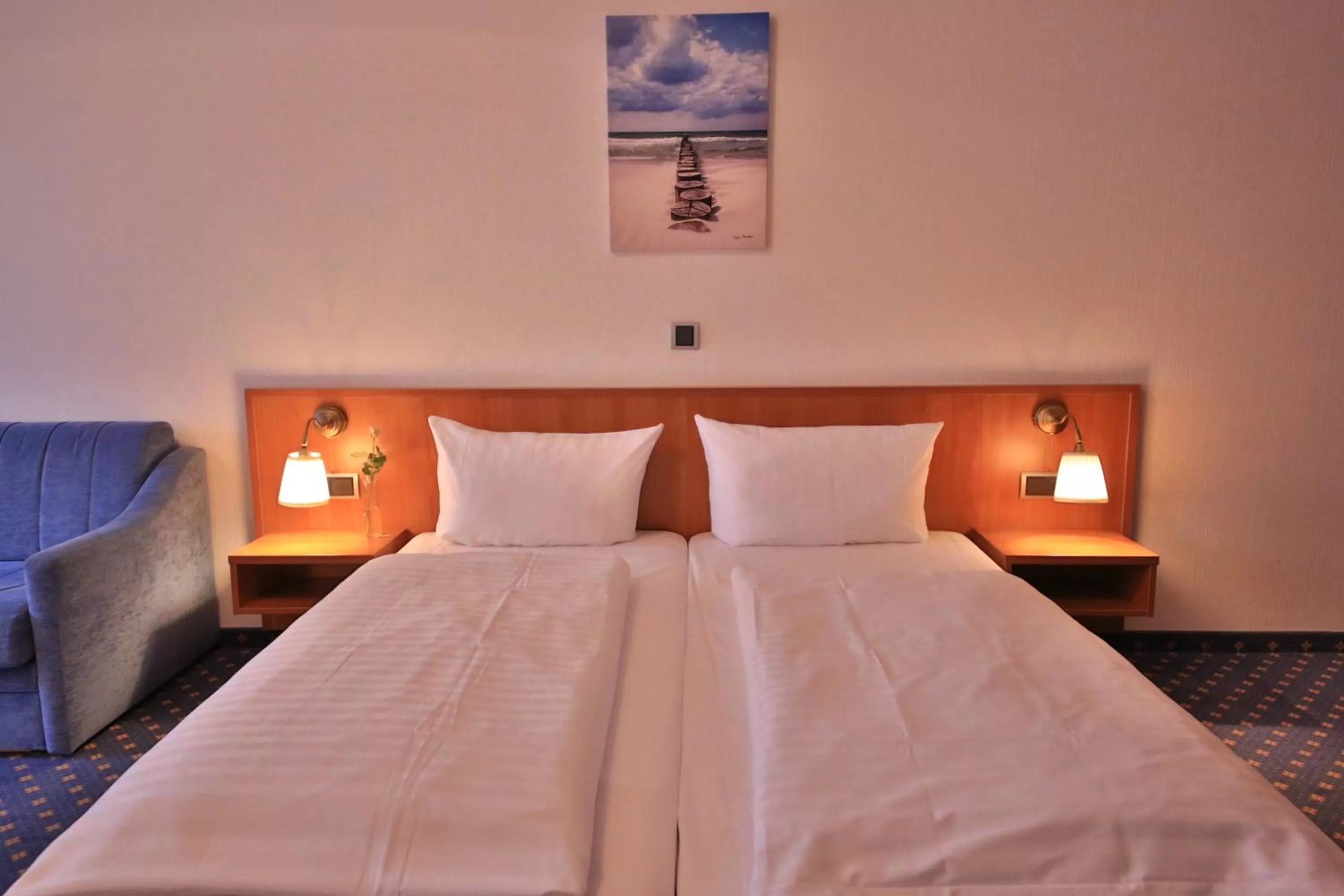 Bedroom, Bed in ACQUA Strande Yachthotel & Restaurant