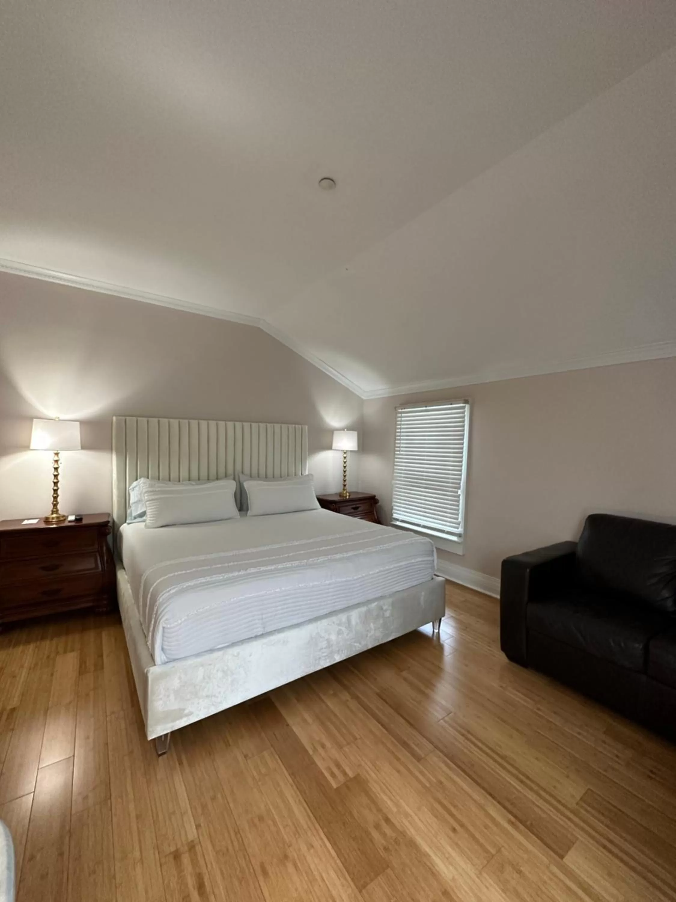 Bedroom, Bed in Elaine's Cape May Boutique Hotel