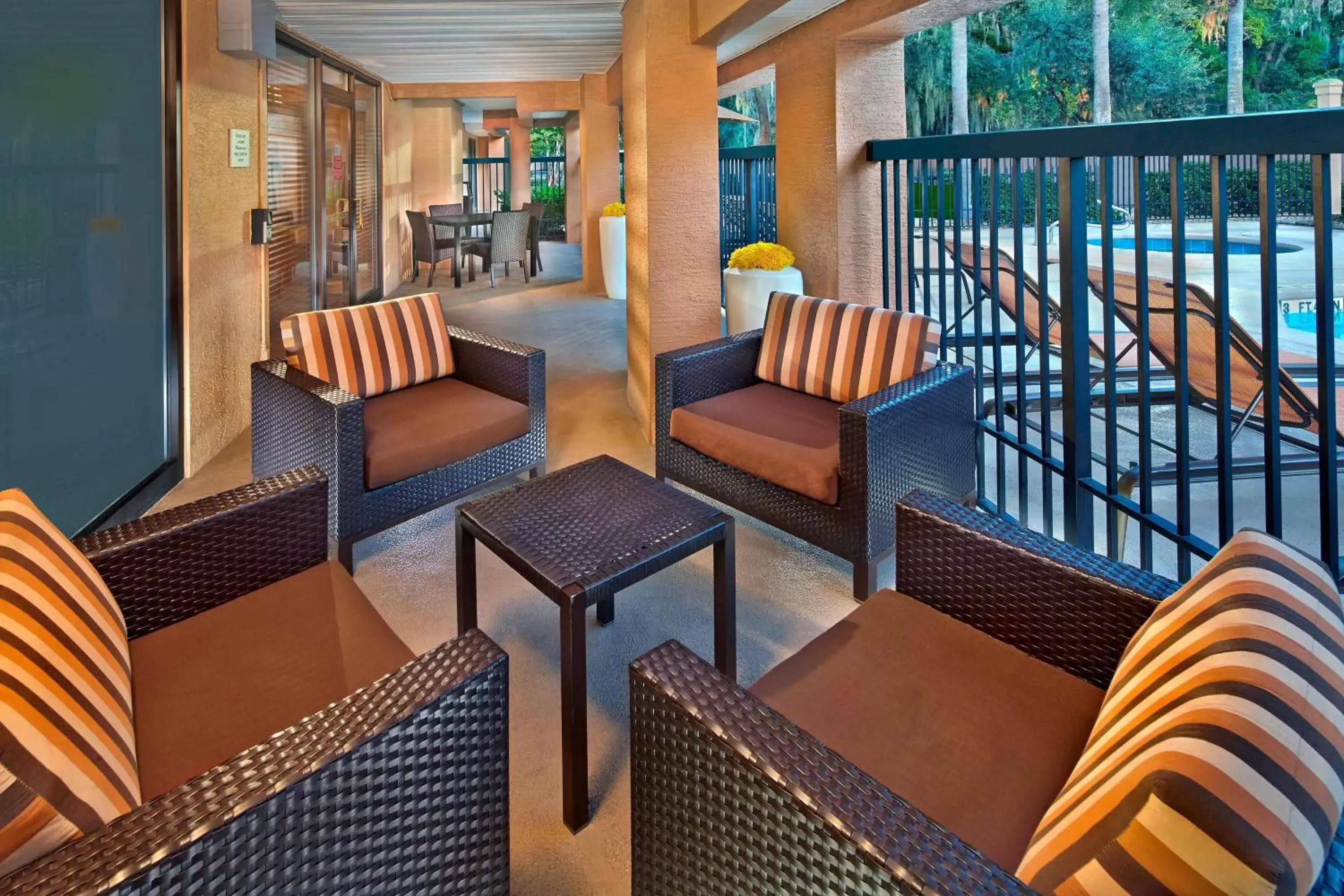 Property building, Seating Area in Courtyard by Marriott Orlando East/UCF Area