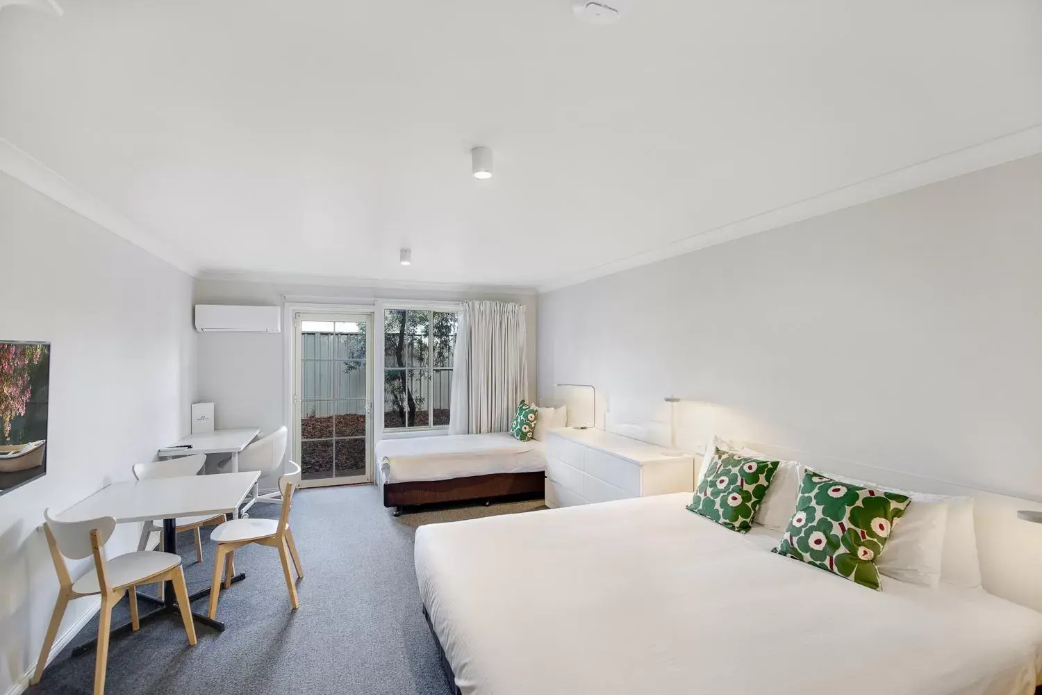 Deluxe King + Single Room  in The Horatio Motel Mudgee