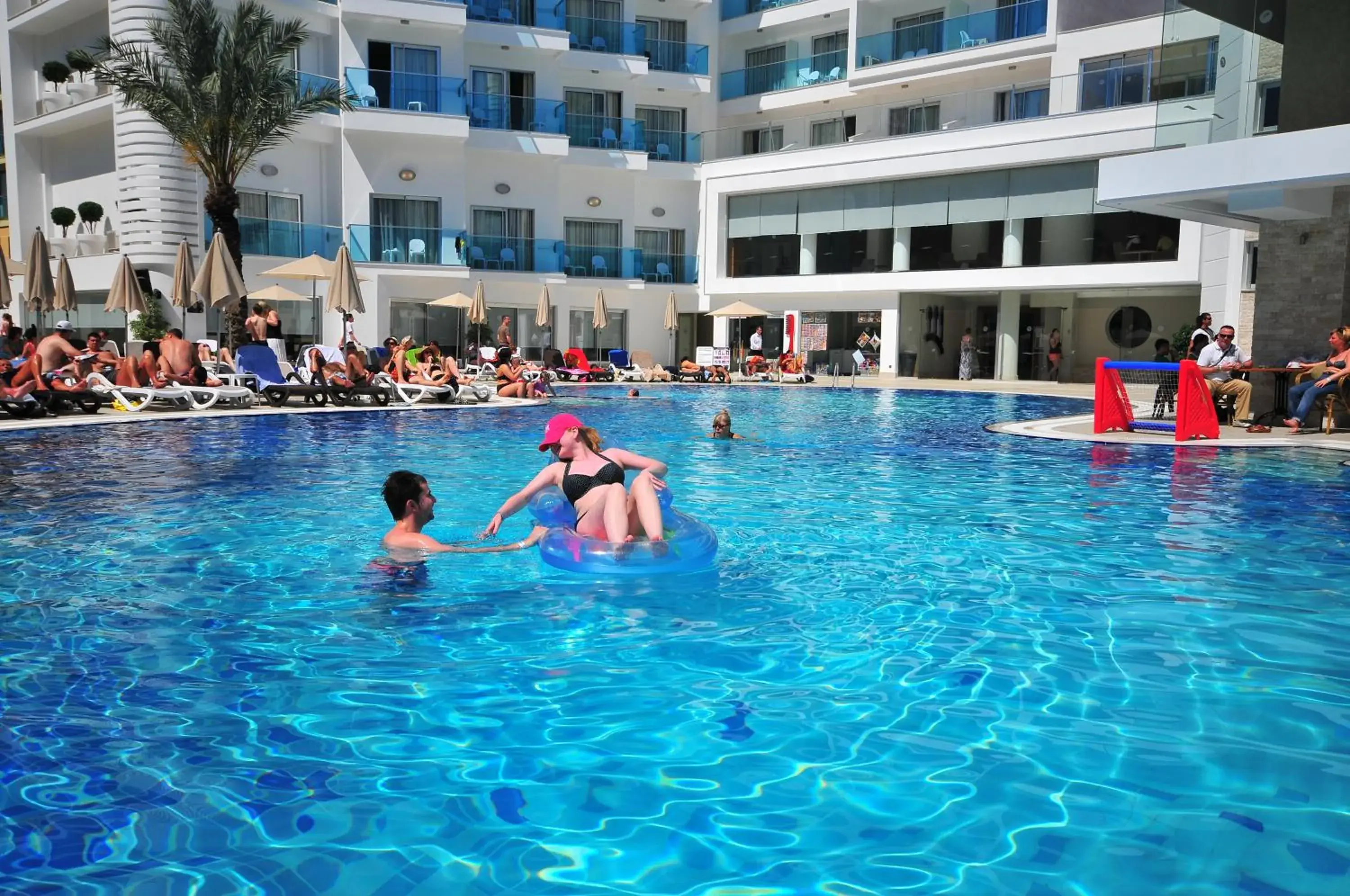 Swimming Pool in Blue Bay Platinum