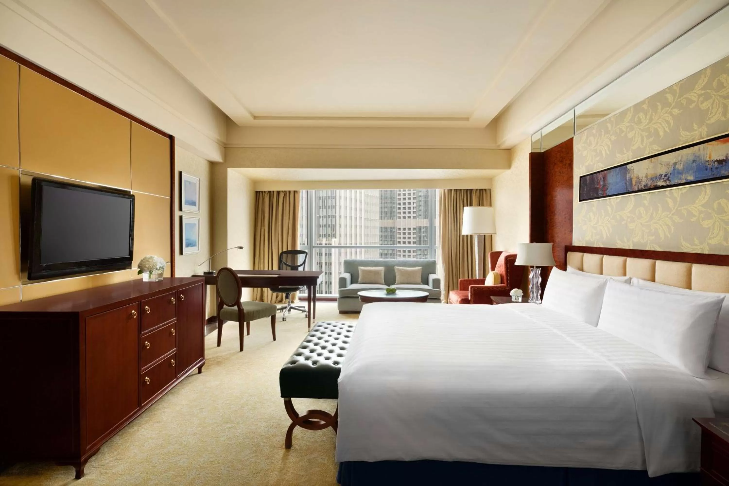 Photo of the whole room, Bed in Shangri-La Qingdao - May Fourth Square
