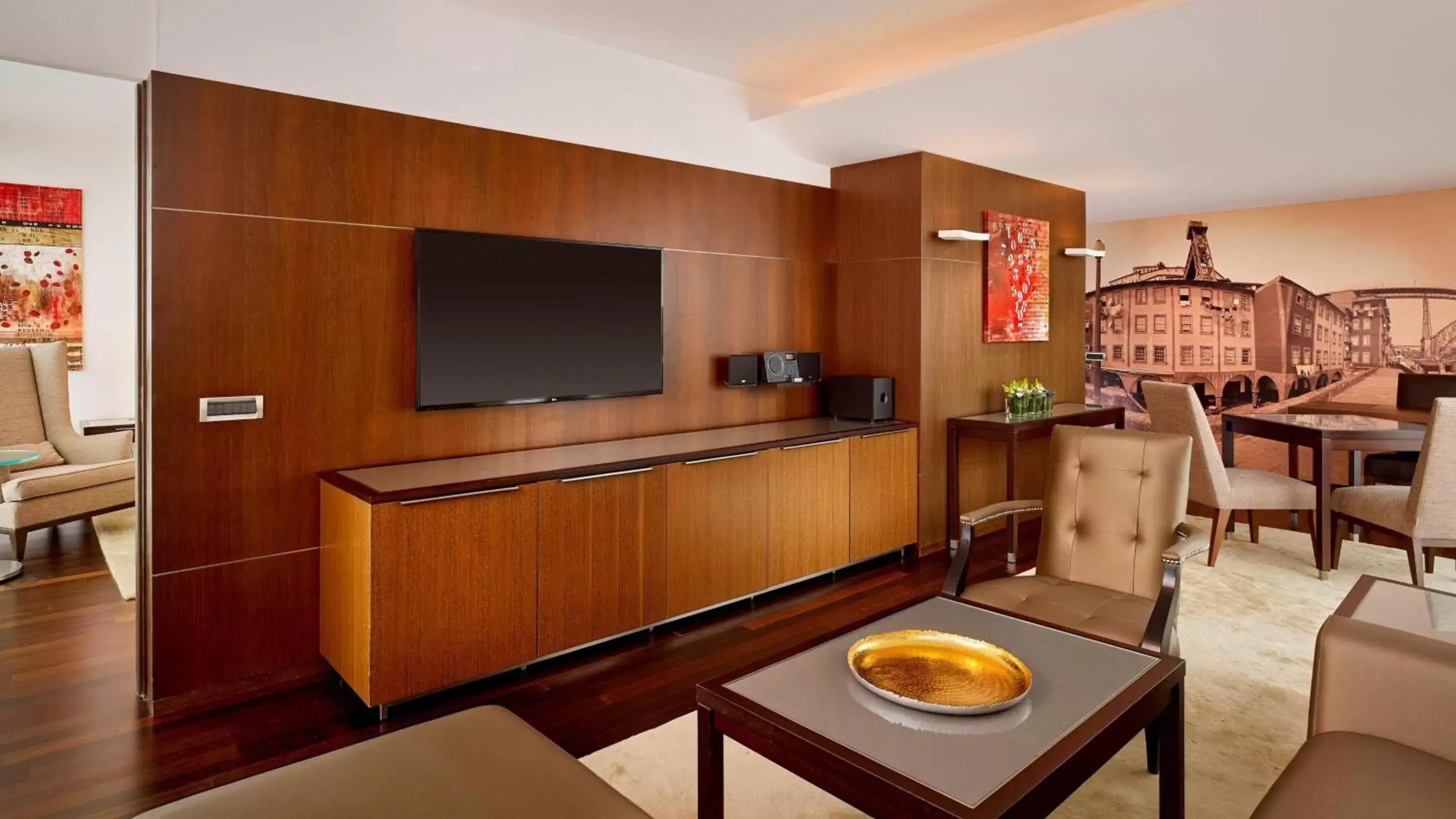 Living room, TV/Entertainment Center in Sheraton Porto Hotel & Spa