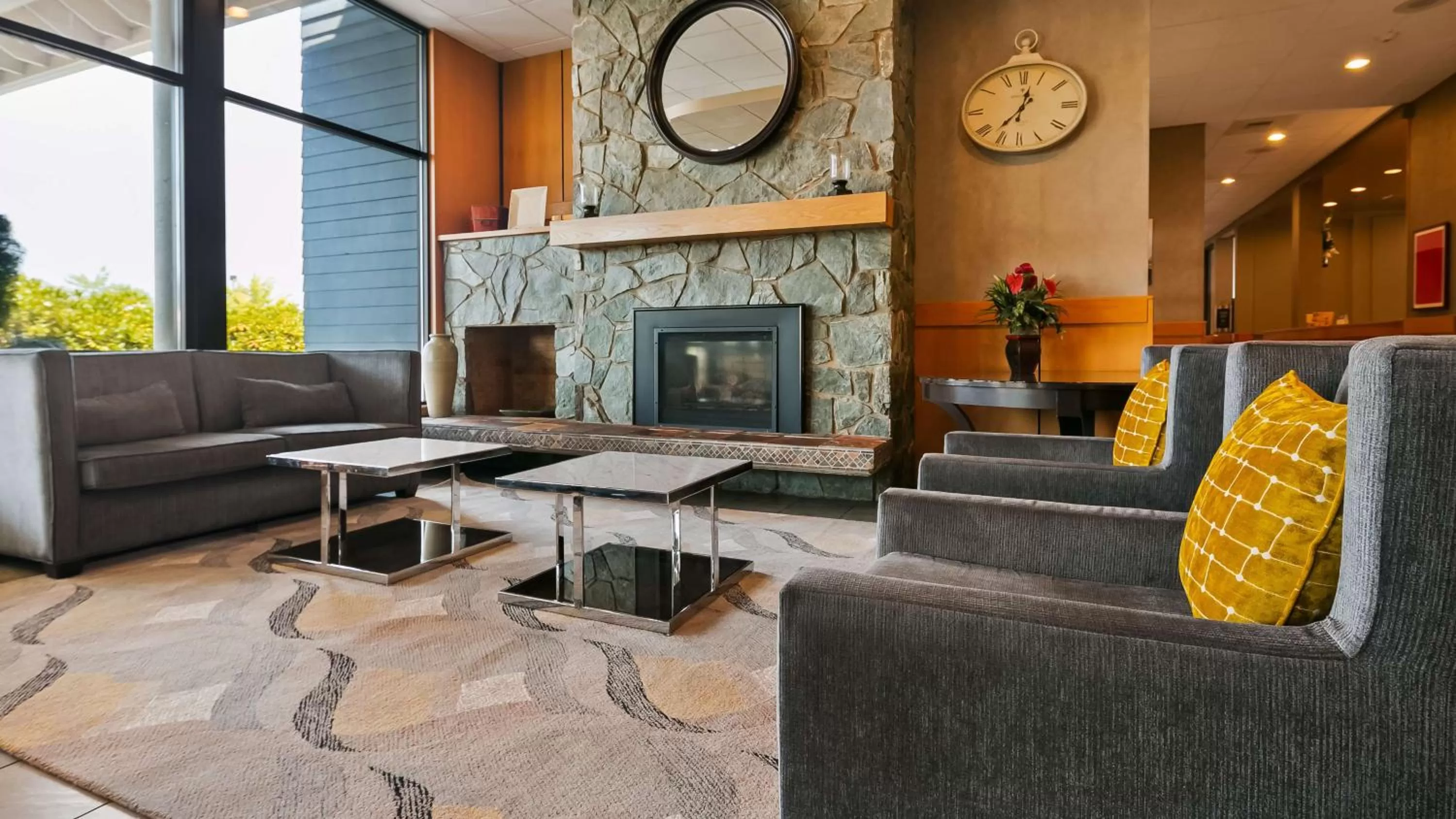 Lobby or reception in Best Western Plus Silverdale Beach Hotel