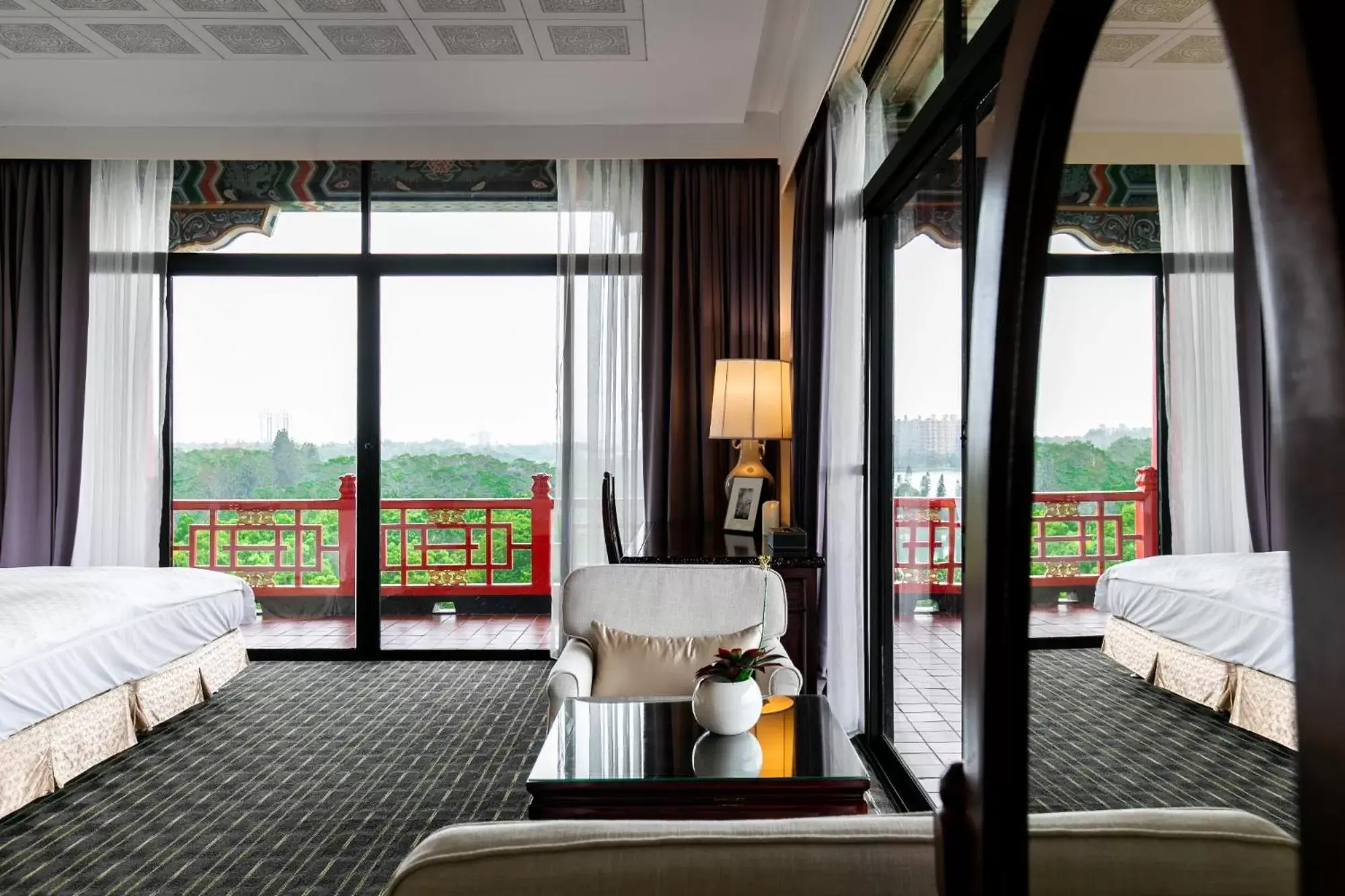 Photo of the whole room, Seating Area in The Grand Hotel Kaohsiung