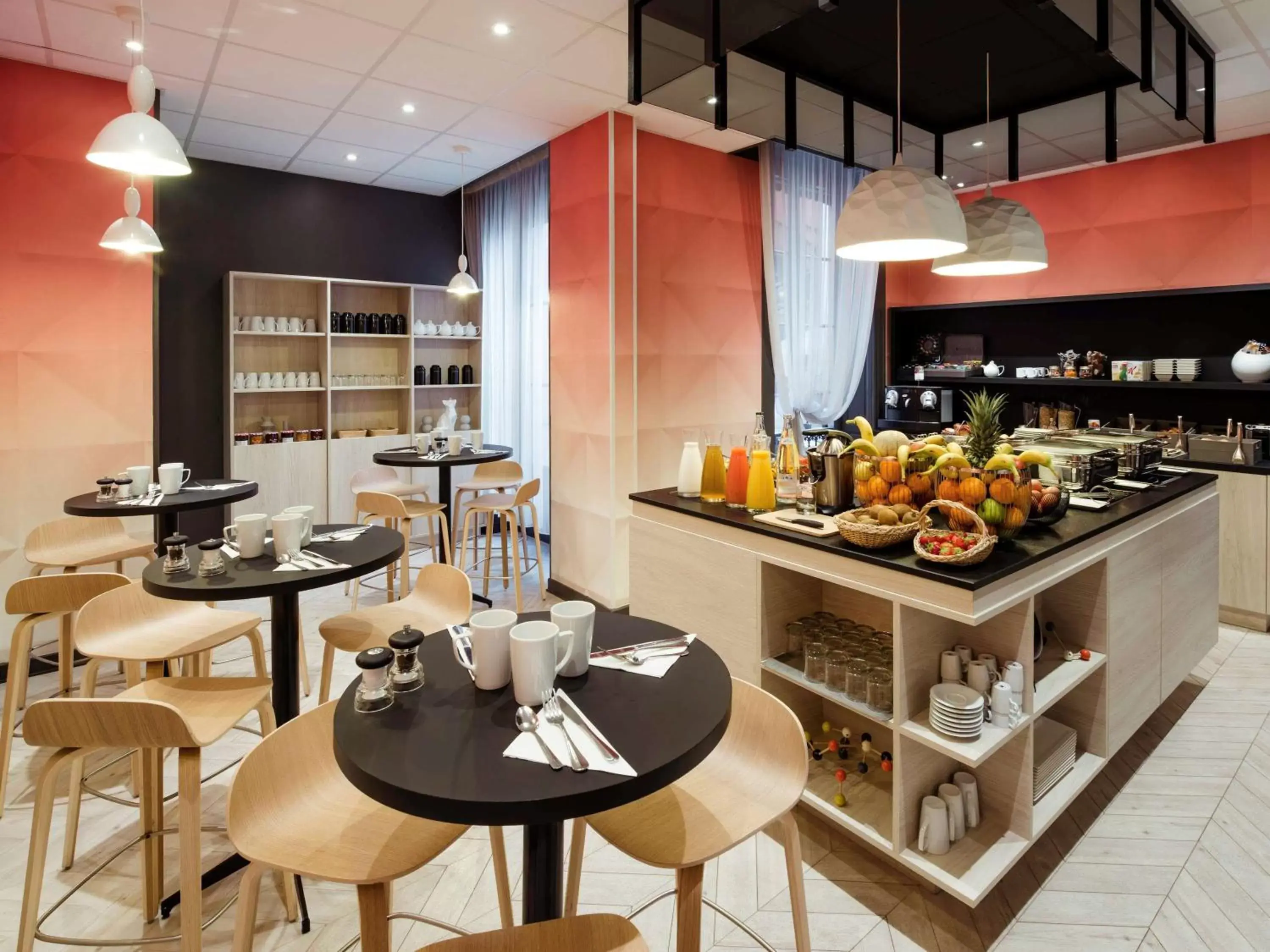 Restaurant/Places to Eat in Mercure Lyon Centre Beaux-Arts