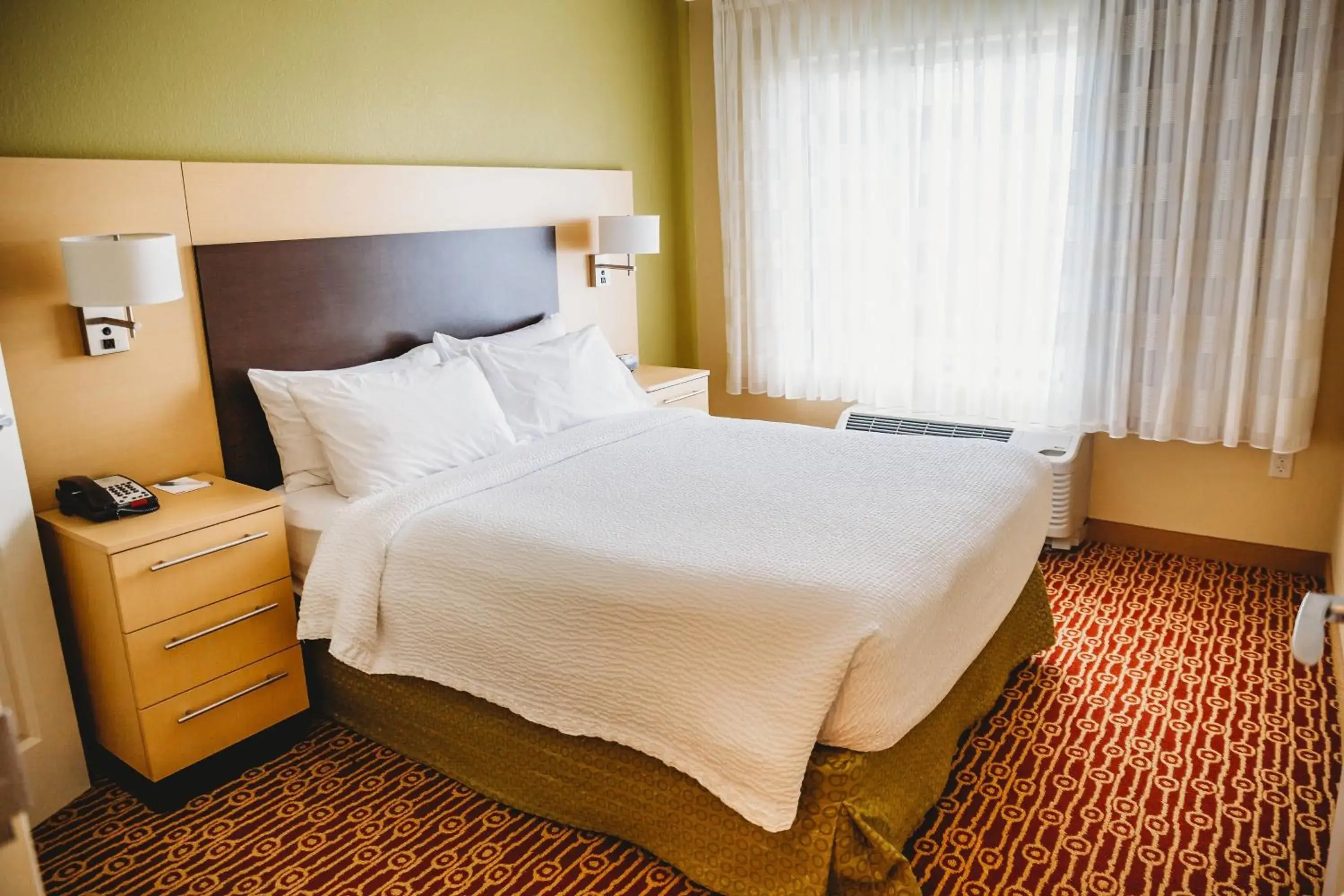 Bedroom, Bed in TownePlace Suites by Marriott Aberdeen