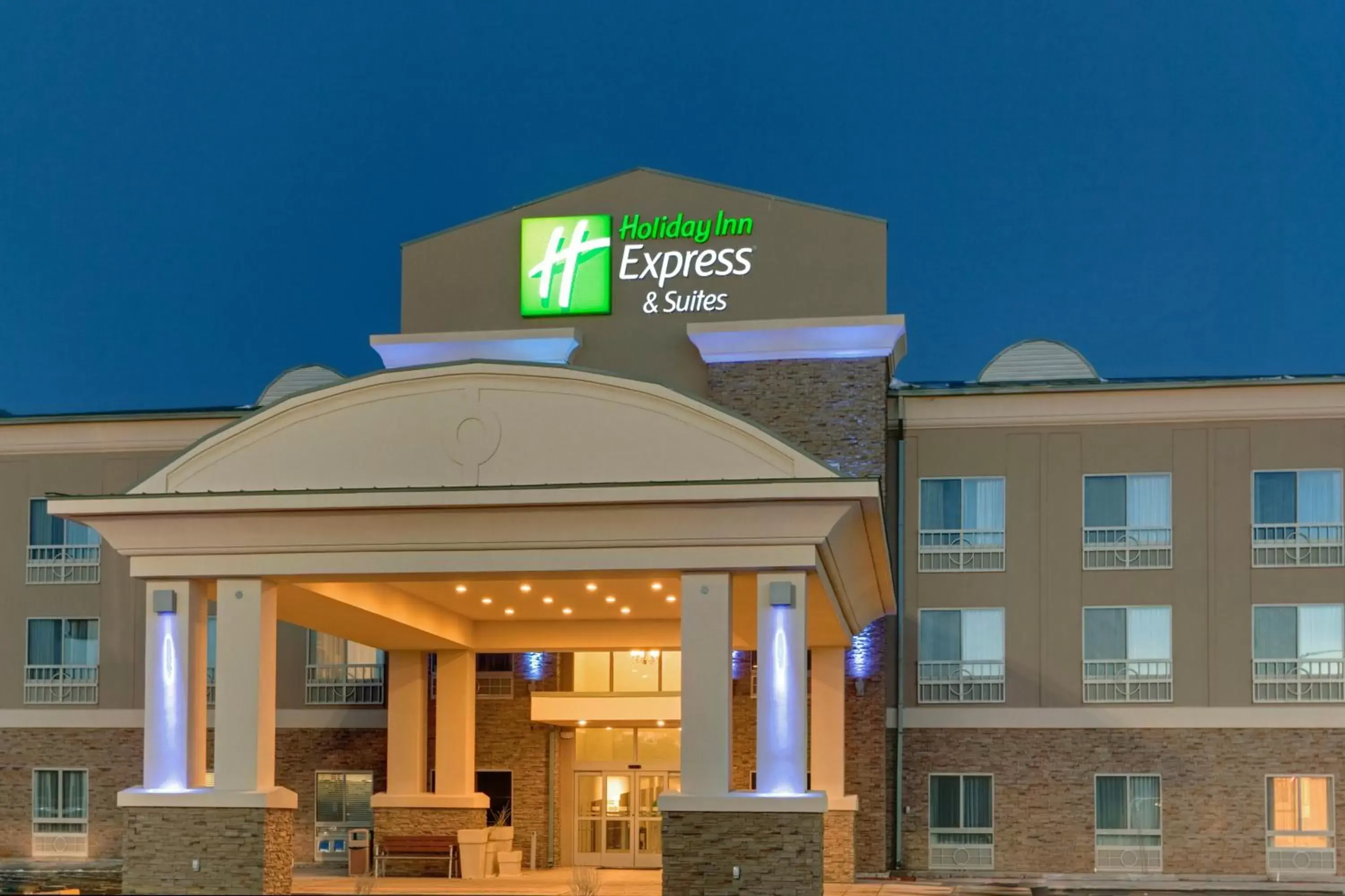 Property Building in Holiday Inn Express Hotels Grants - Milan, an IHG Hotel