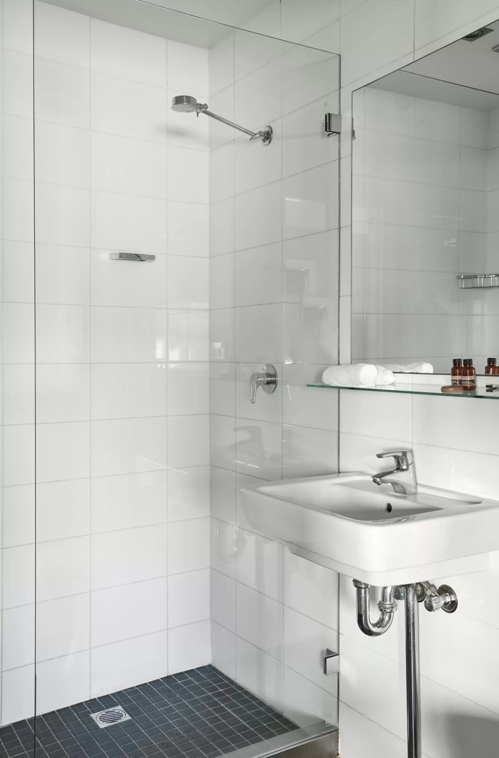 Shower, Bathroom in Vulcan Hotel Sydney