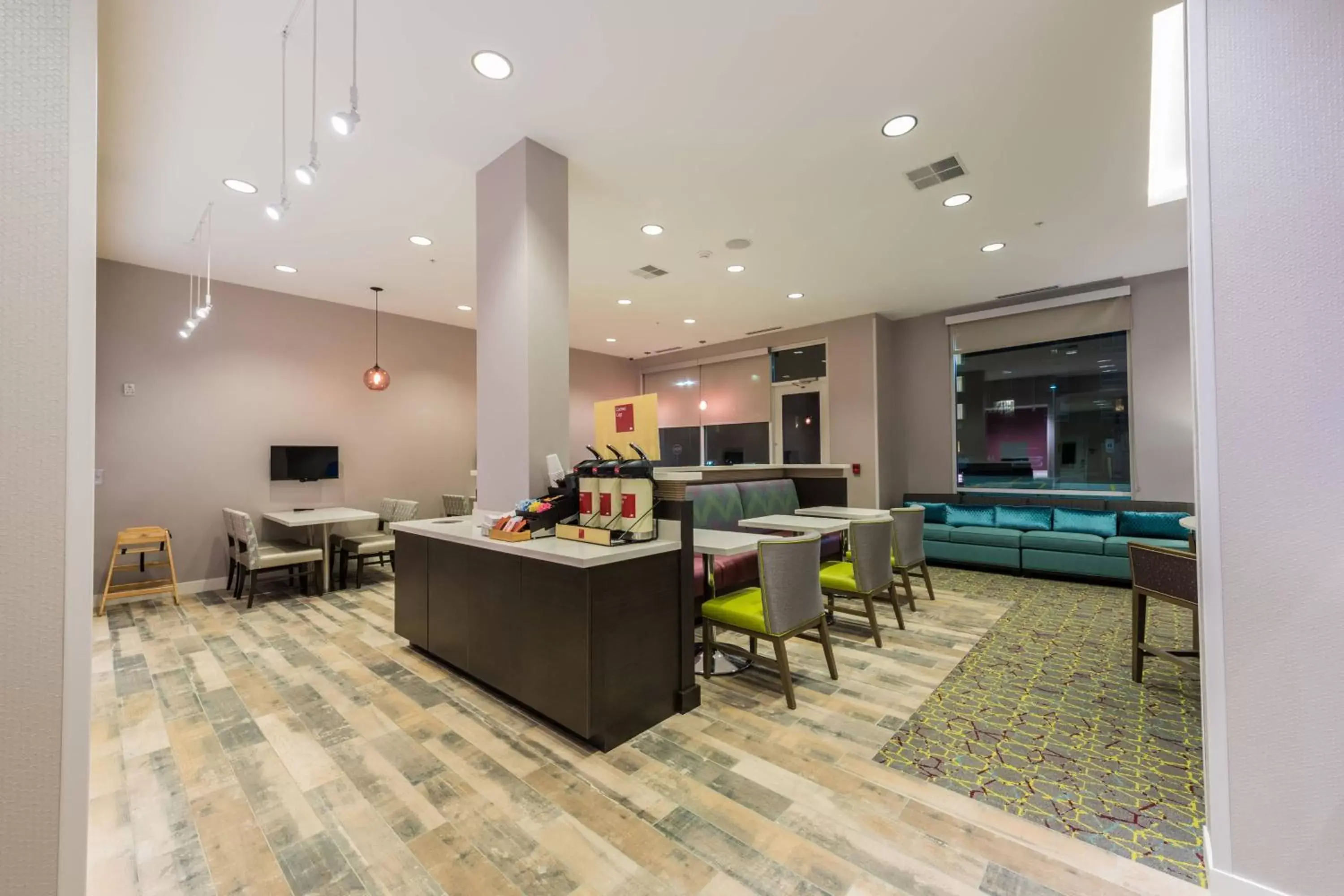 Lounge or bar in TownePlace Suites by Marriott Chicago Schaumburg