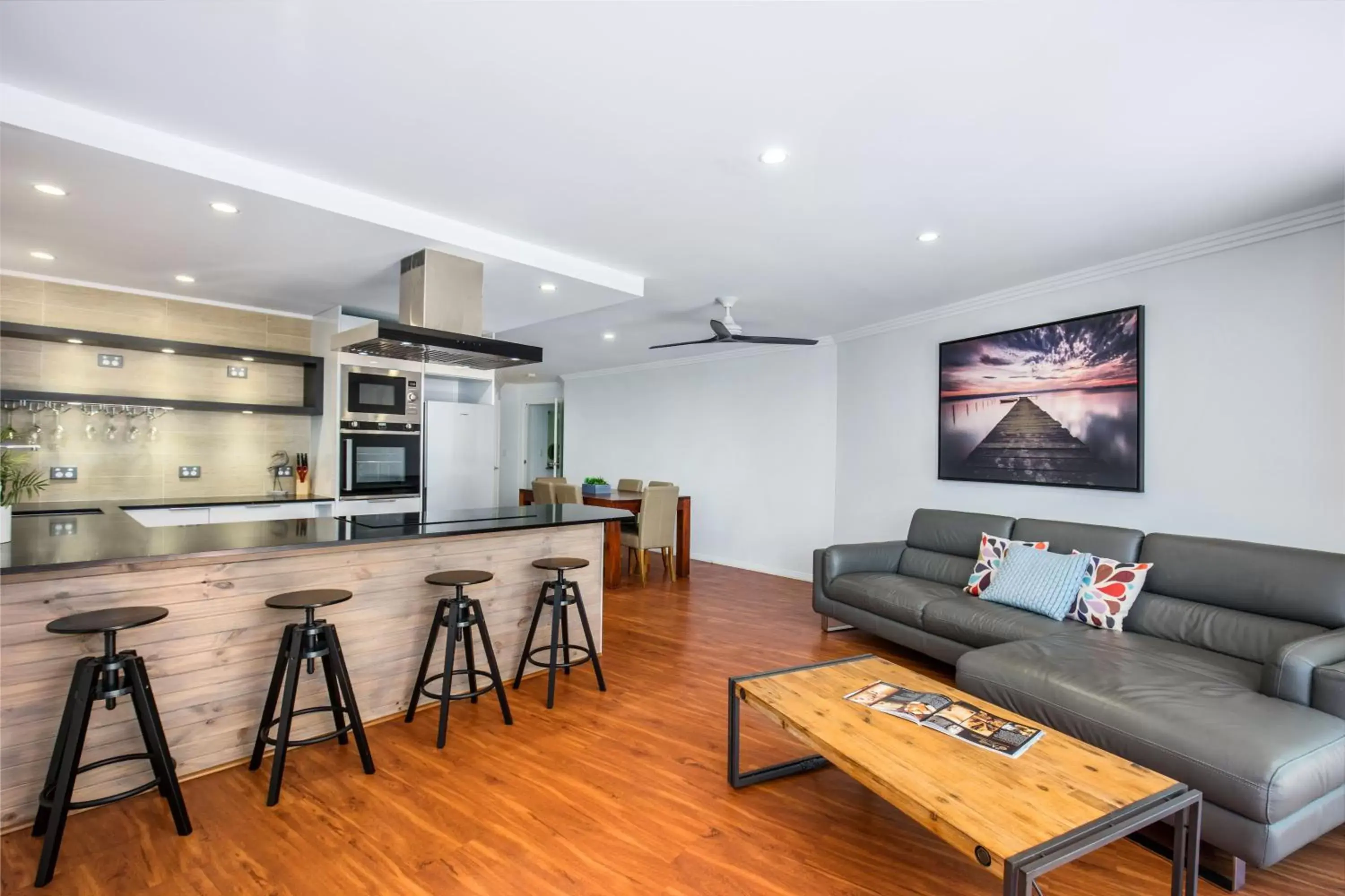 Kitchen or kitchenette, Seating Area in Watermark Resort Caloundra