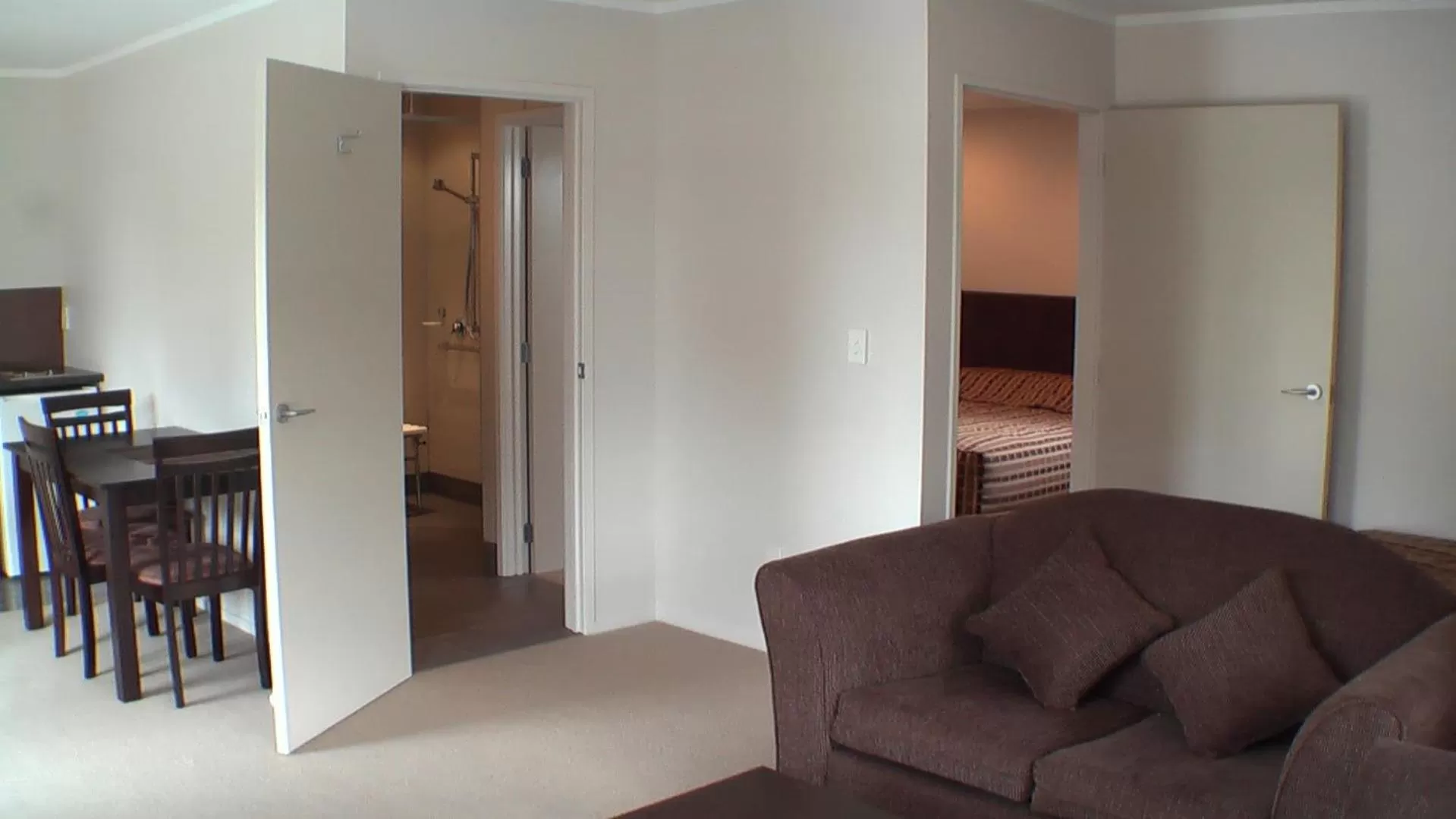 Living room in Parkview Motor Inn