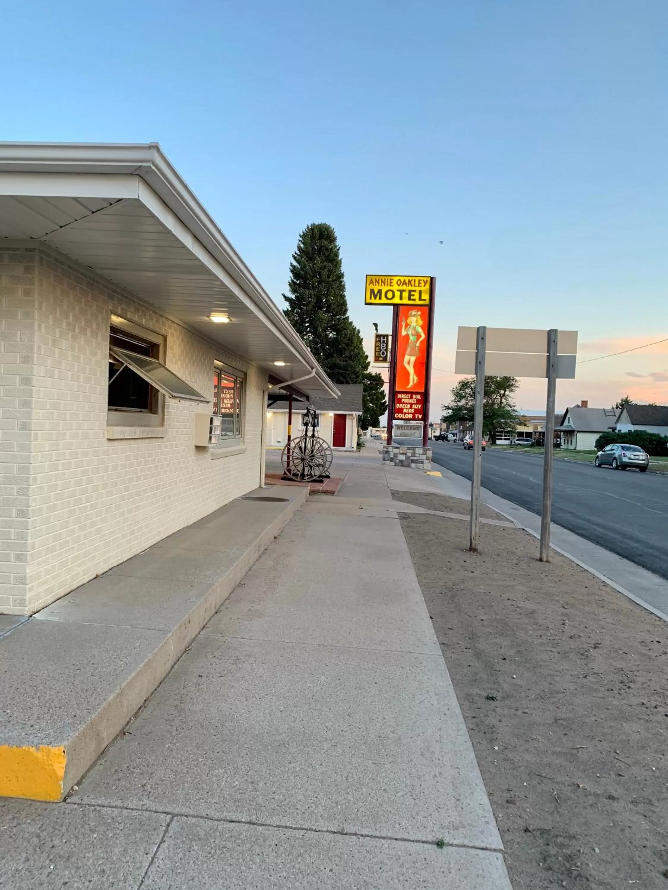 Annie Oakley Motel Oakley