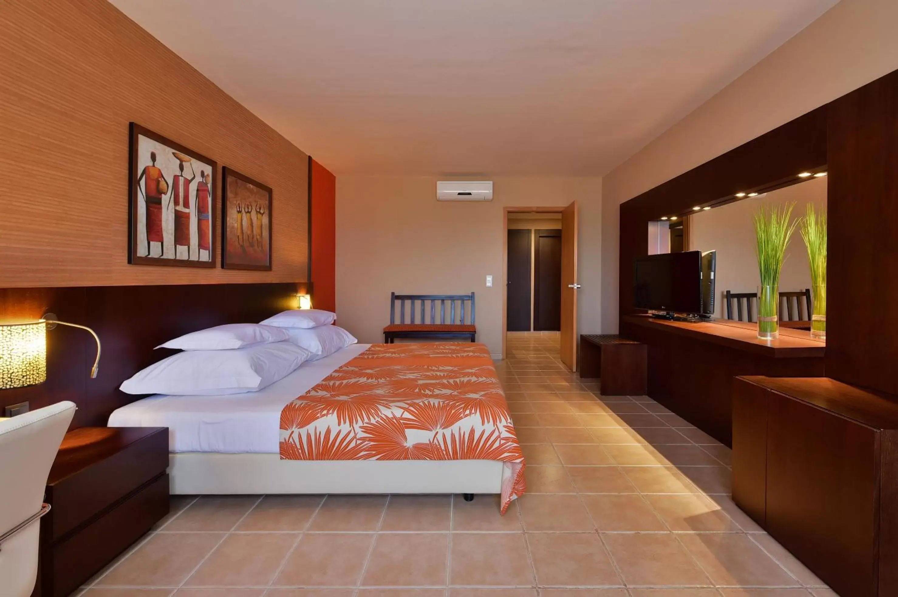 Photo of the whole room, Room Photo in Pestana Tropico Ocean & City Hotel