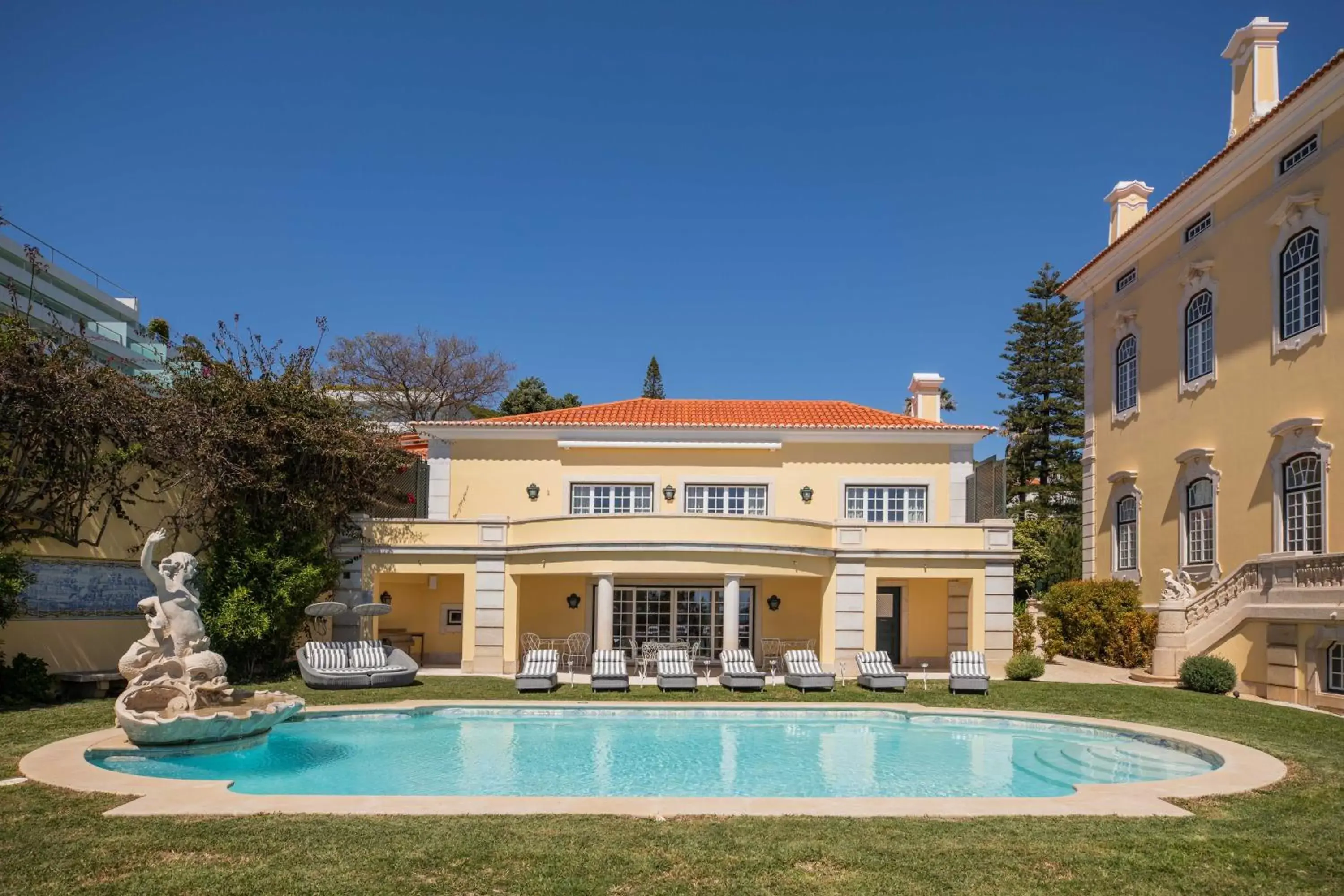 Swimming pool in Estoril Vintage Hotel Swimming pool in Estoril Vintage Hotel