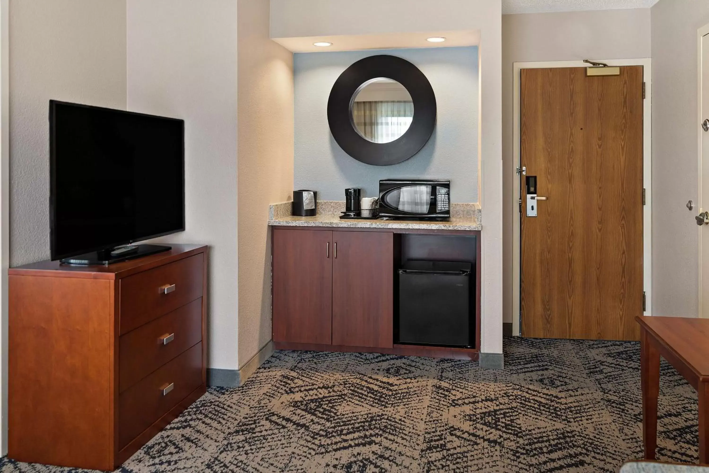 Bedroom, Kitchen/Kitchenette in Best Western Spartanburg Northwest