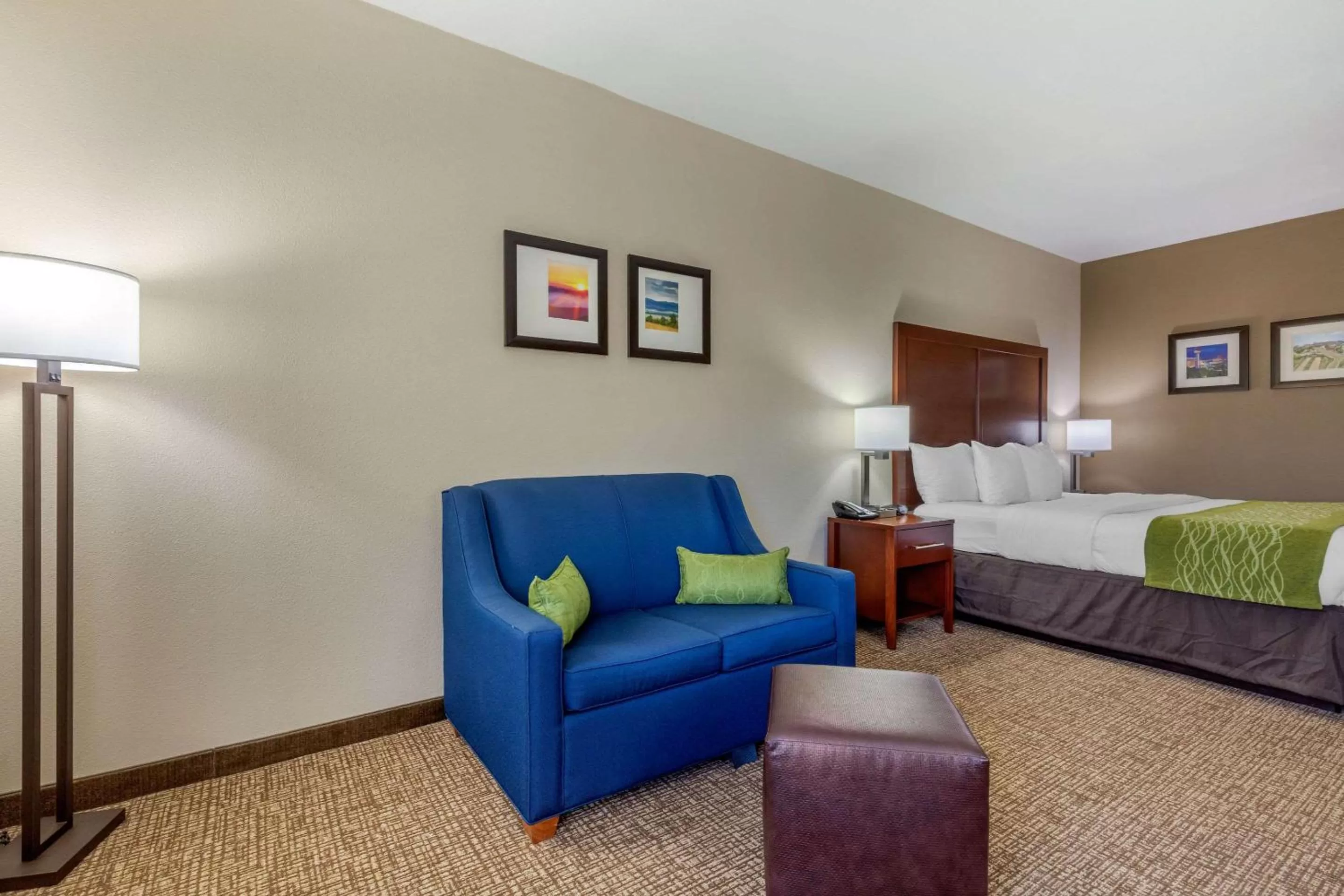Photo of the whole room, Bed in Comfort Inn Lenoir City-Knoxville