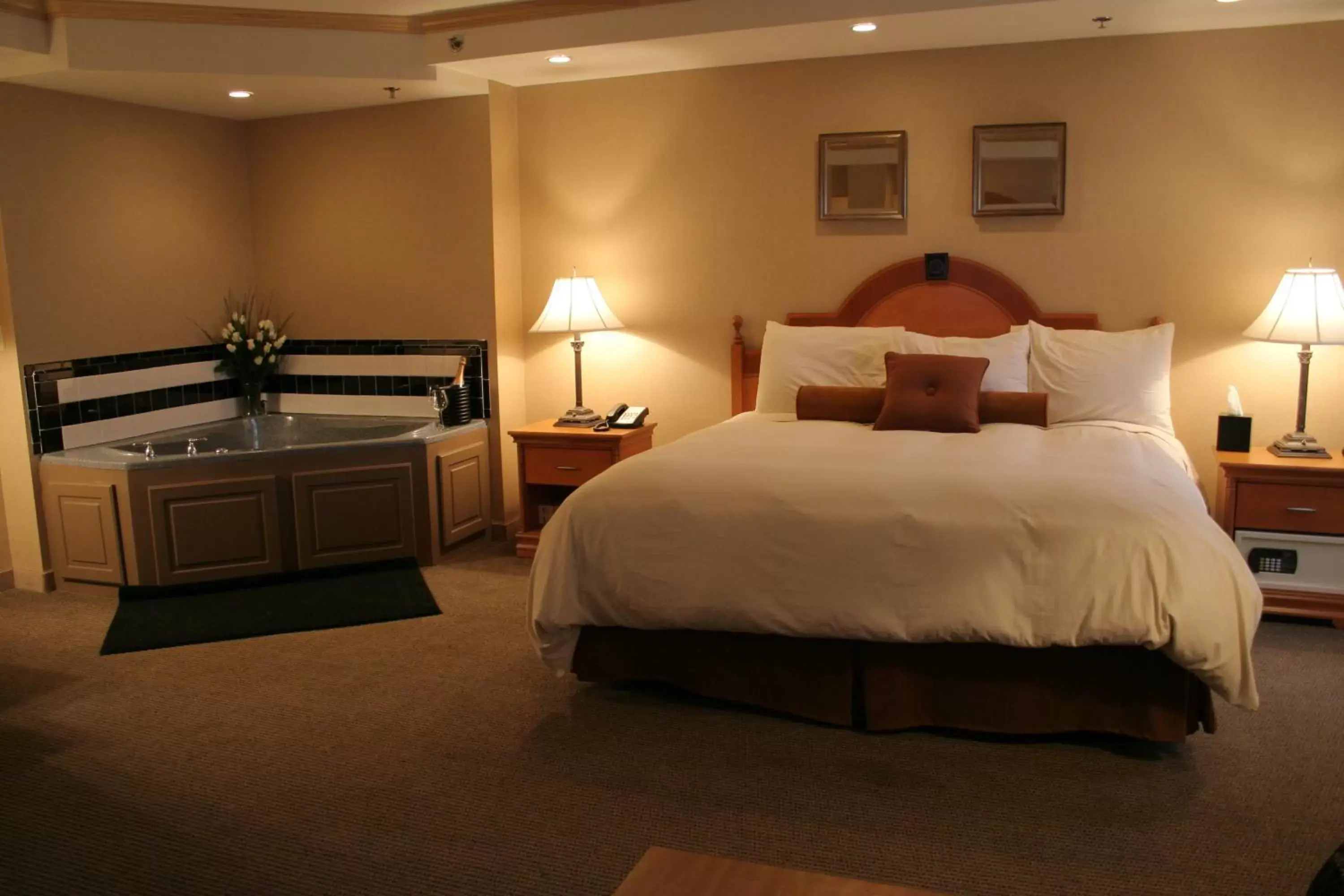Bed in Ambassador Hotel Milwaukee, Trademark Collection by Wyndham