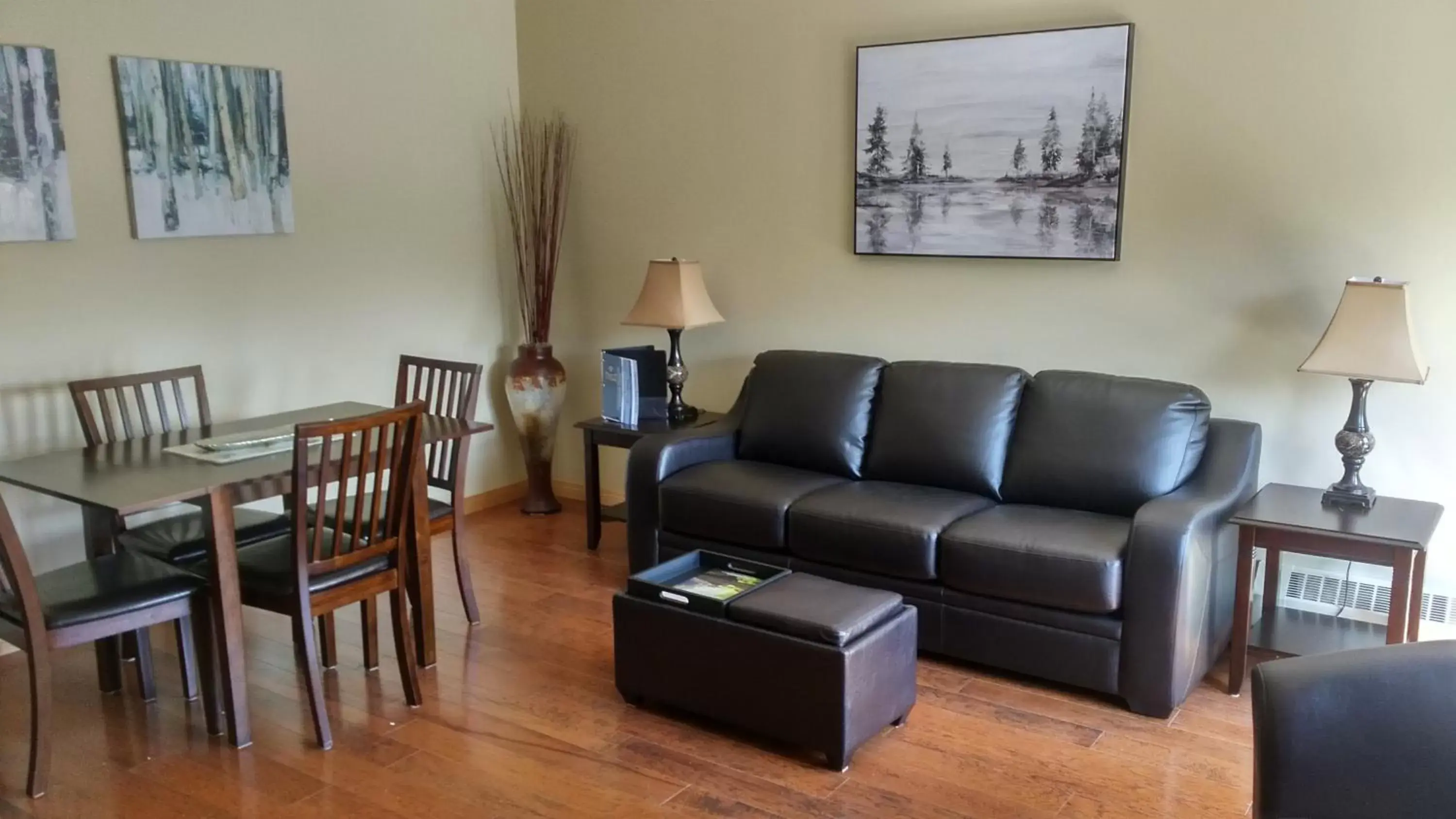 Living room, Seating Area in PRC Annex - Pet Friendly