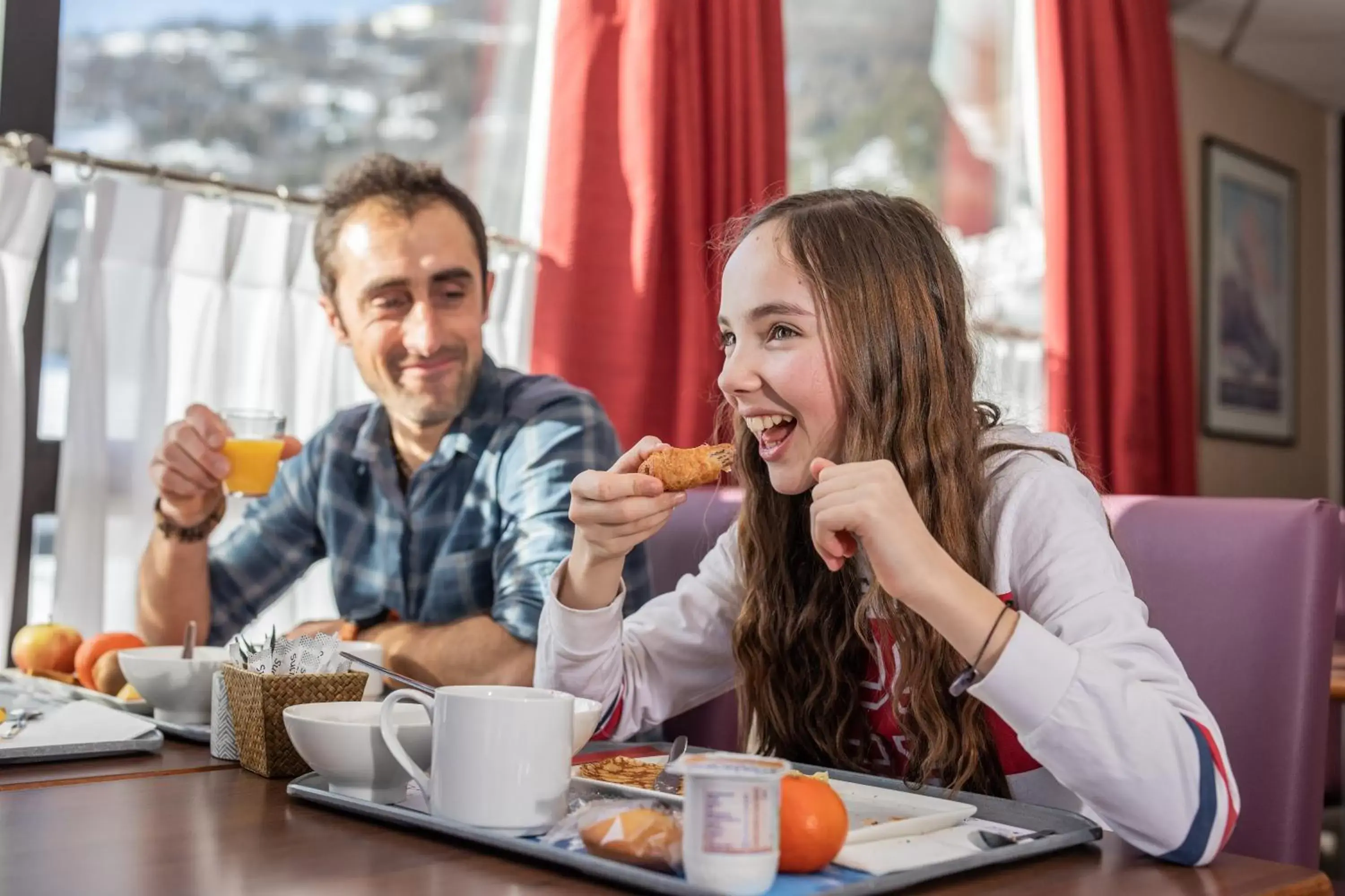 People in Suite Home Briancon Serre Chevalier