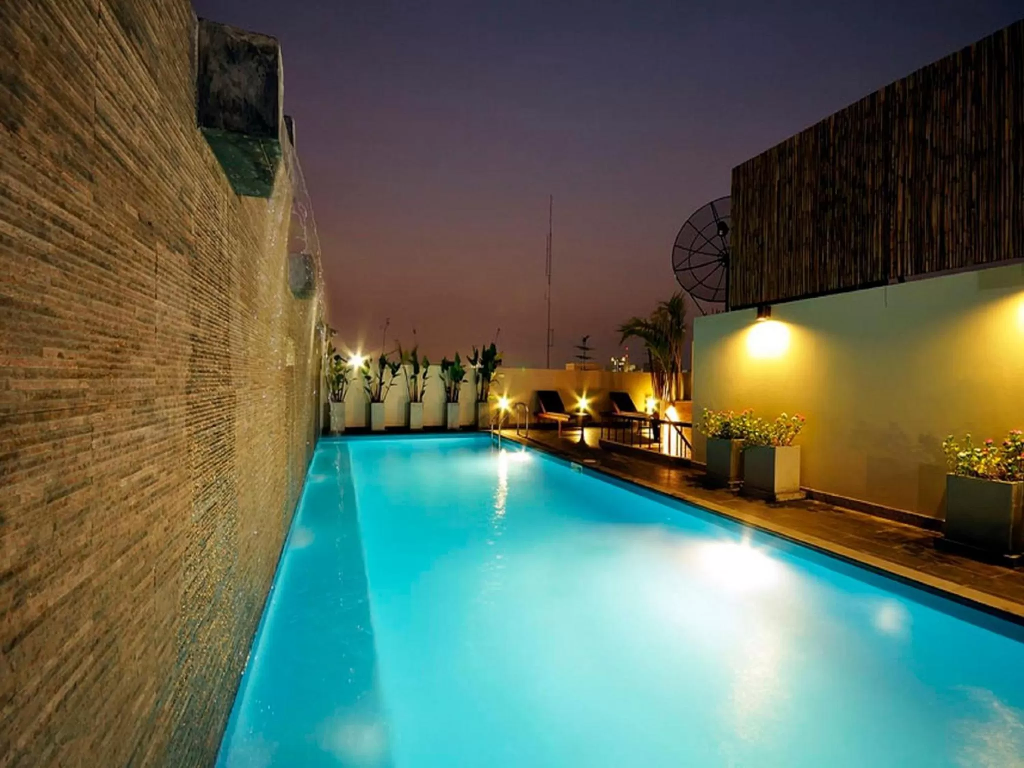 Swimming pool in Sleep Withinn